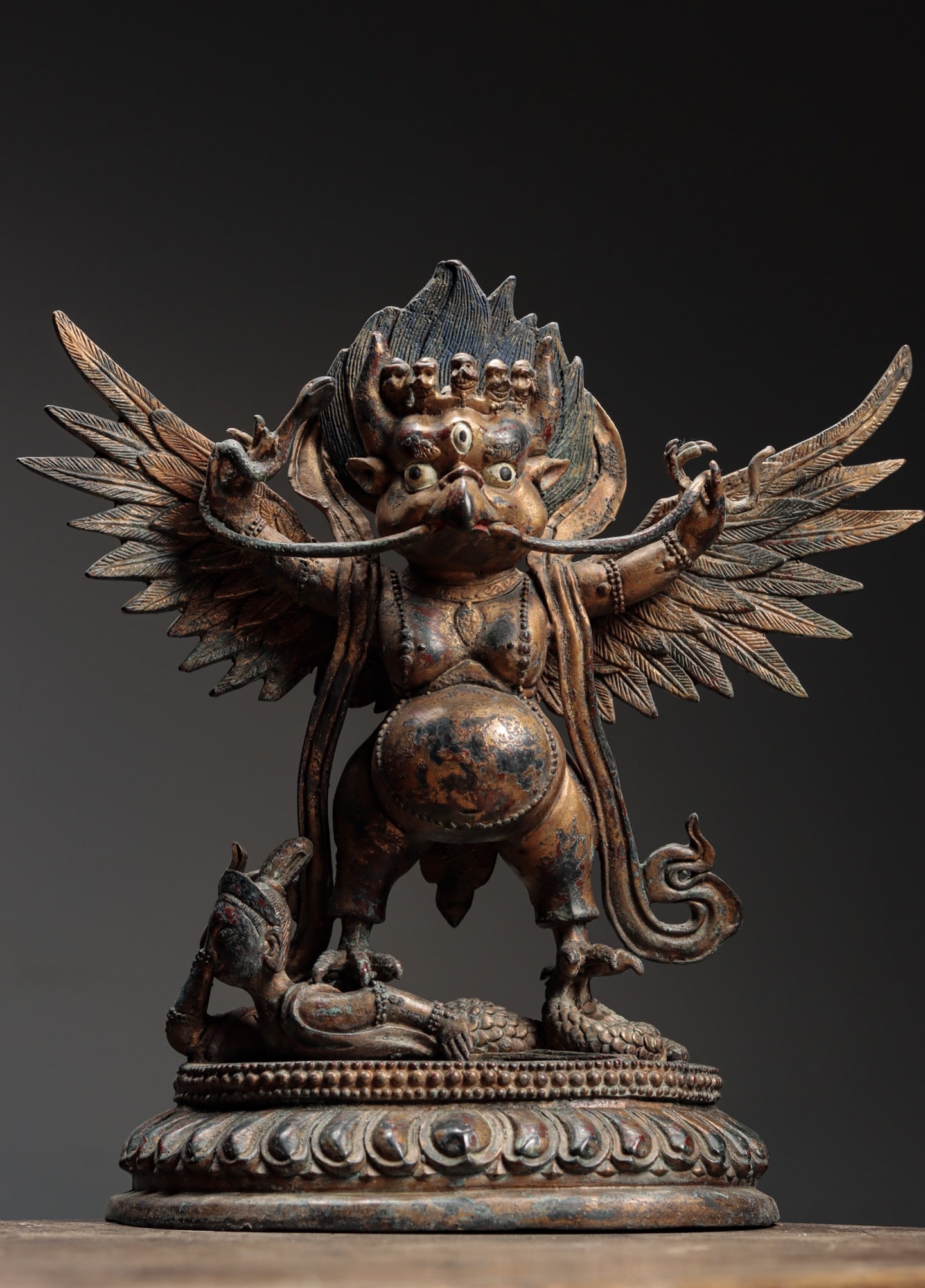 A gilded bronze statue of the great Peng bird from the Qing Dynasty: Name A gilded bronze statue of the great Peng bird from the Qing Dynasty Dimensions H30cmW28cmT9.6cm Condition Additional photographs and Condition reports are provided by request as a