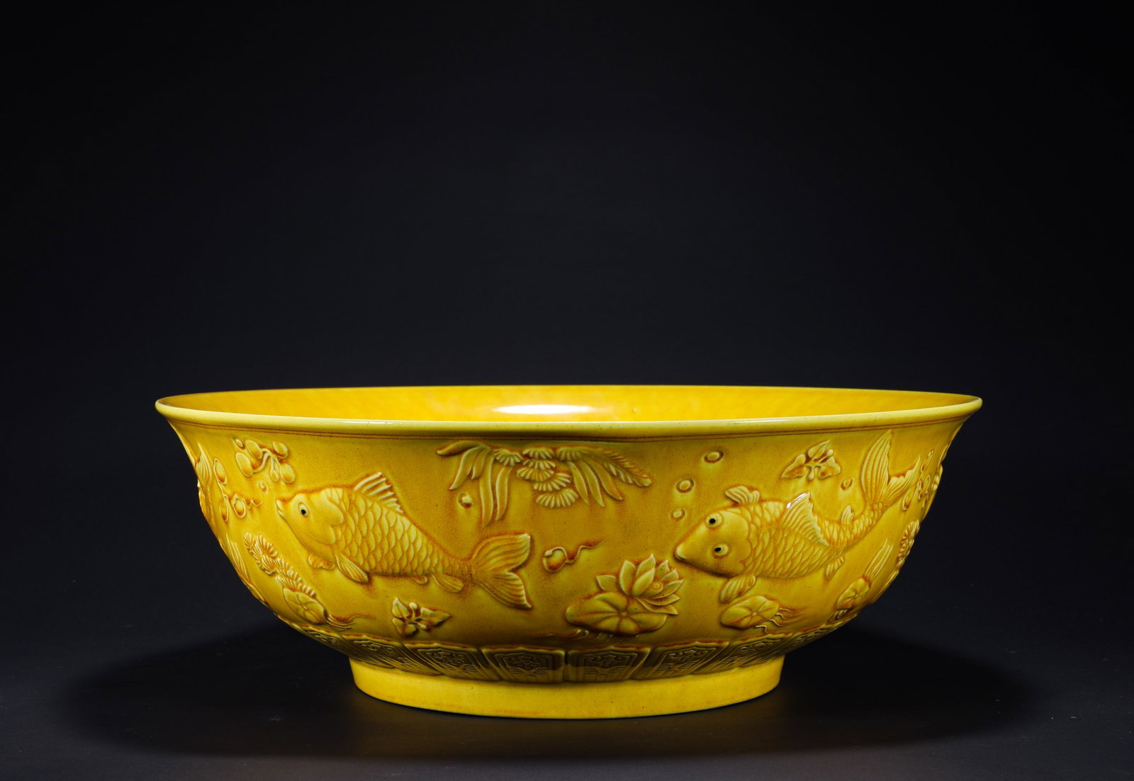 The second most famous bowl in the Ming Dynasty was the yellow glazed fish-patterned bowl: Name The second most famous bowl in the Ming Dynasty was the yellow glazed fish-patterned bowl Dimensions H:10cm D33.5cm Condition Additional photographs and condition reports are