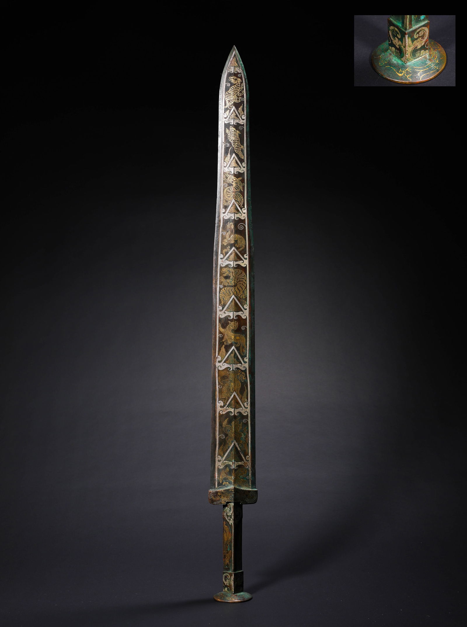 Bronze and gold swords of the Warring States period (1 of 9)