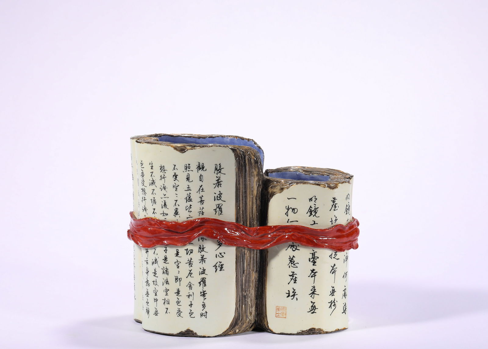 QING DYNASTY ZHEN ZONGYUAN'S BIOMIMETIC PORCELAIN PAPERWEIGHT: Name QING DYNASTY ZHEN ZONGYUAN'S BIOMIMETIC PORCELAIN PAPERWEIGHT Dimensions H:11.8cm W:15cm Condition Additional photographs and condition reports are available upon request as