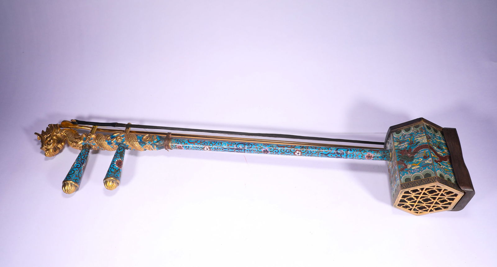 Qing Dynasty Qianlong copper cloisonne enamel erhu: Name Qing Dynasty Qianlong copper cloisonne enamel erhu Dimensions L:84cmWeight:2600g Condition Additional photographs and condition reports are available upon request as a courtes
