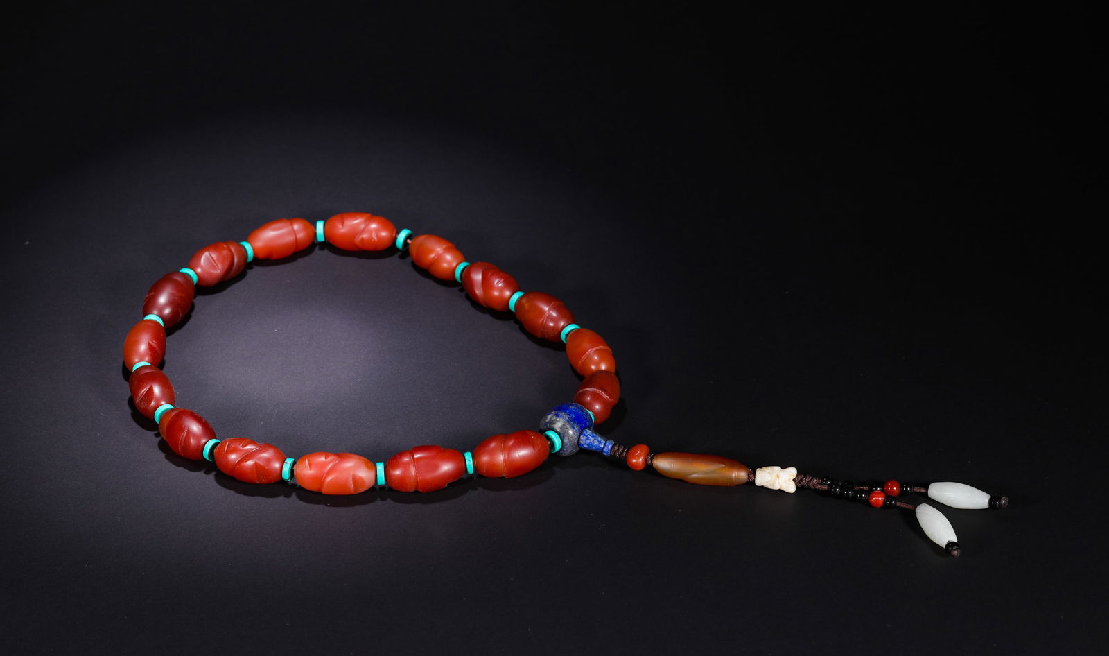 Ming Dynasty red agate bracelet: Name Ming Dynasty red agate bracelet Dimensions D:2.7cmWeight:190g Condition Additional photographs and condition reports are available upon request as a courtesy to our clients. A