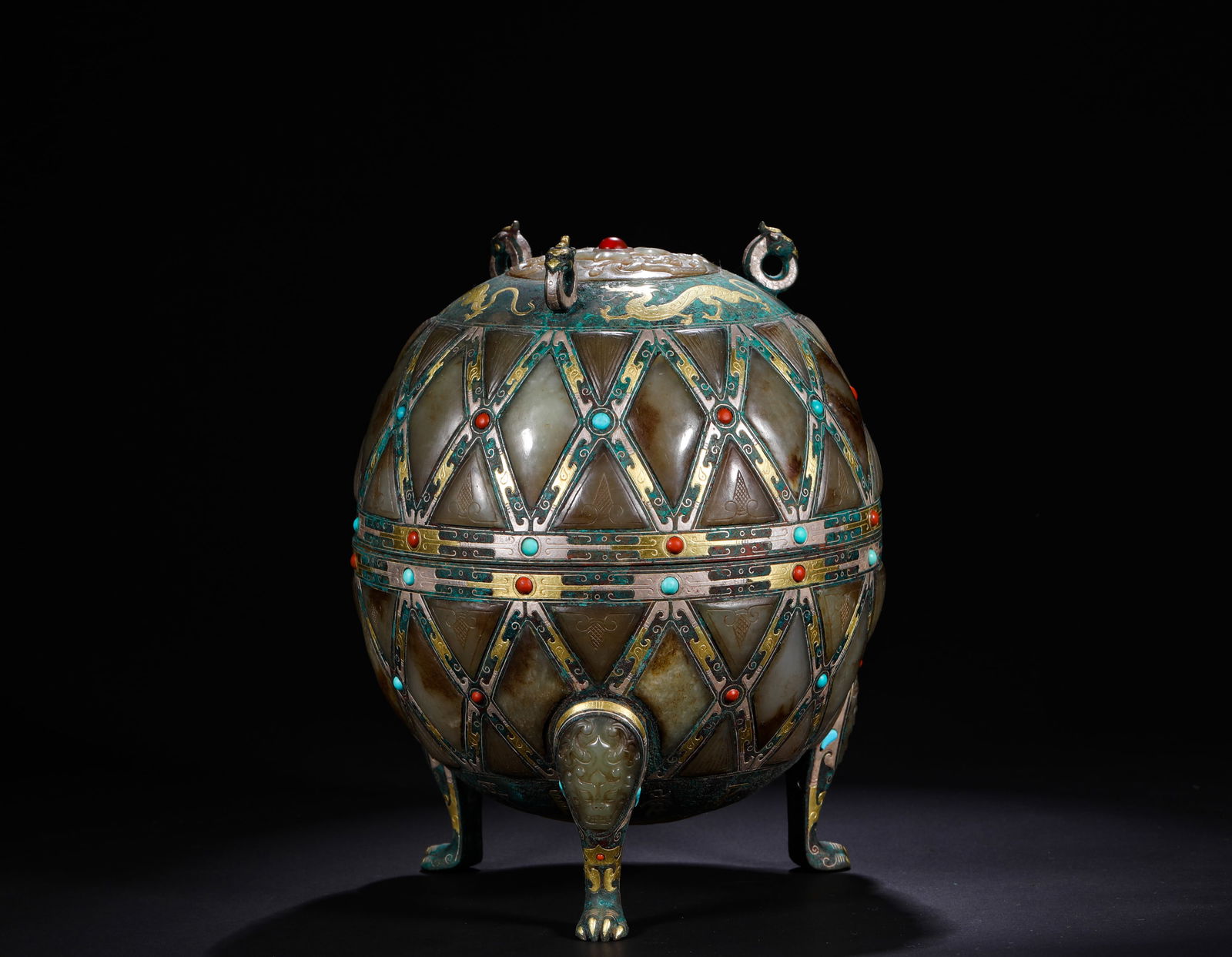 Han Dynasty copper cupping gold and silver inlaid Hetian jade incense: Name Han Dynasty copper cupping gold and silver inlaid Hetian jade incense Dimensions H:20cmW:14cmWeight:1290g Condition Additional photographs and condition reports are available