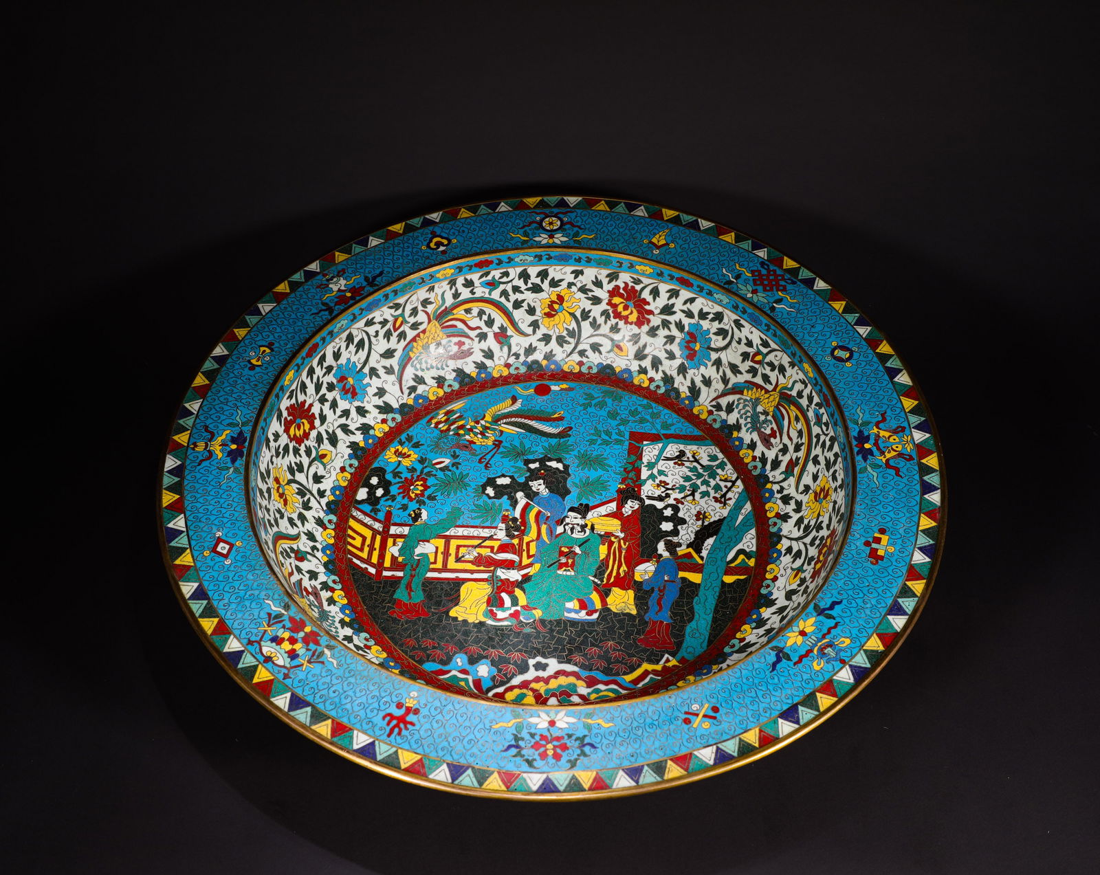 Wanli copper cloisonne enamel appreciation plate of the Ming Dynasty: Name Wanli copper cloisonne enamel appreciation plate of the Ming Dynasty Dimensions D:48.5cmWeight:4610g Condition Additional photographs and condition reports are available upon
