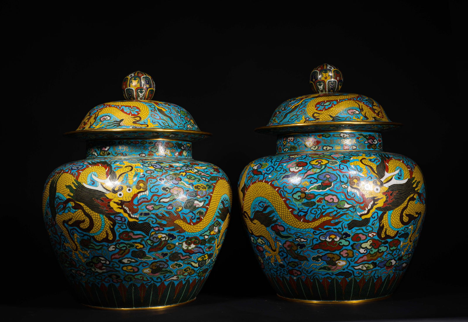 Qing Dynasty Qianlong copper Cloisonne dragon-patterned jars: Name Qing Dynasty Qianlong copper Cloisonne dragon-patterned jars Dimensions H:50cm W:38cm Weight:16800g Condition Additional photographs and condition reports are availab