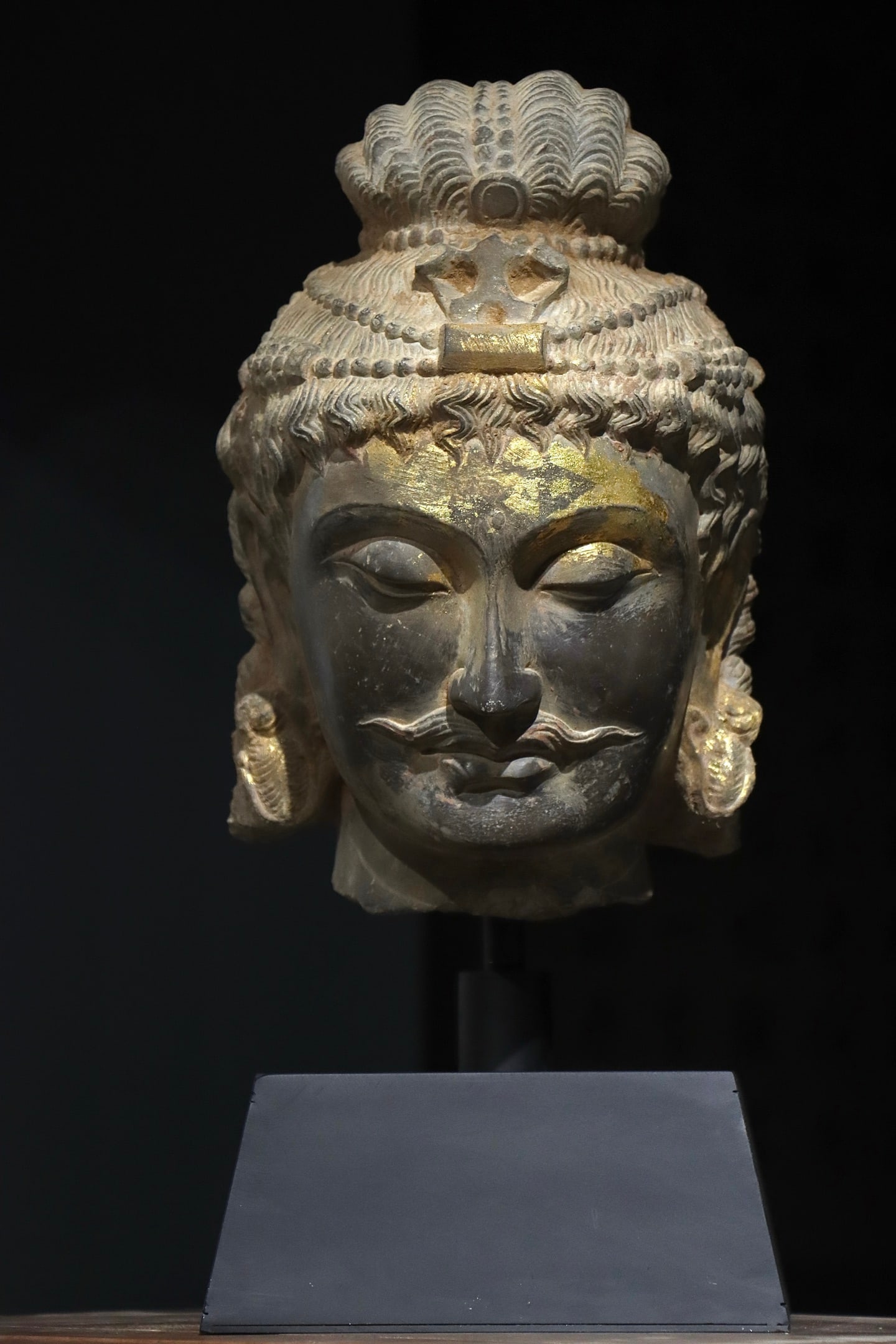 5th-century bluestone Gandhara Buddha head: Name 5th-century bluestone Gandhara Buddha head Dimensions H:32cm Condition Additional photographs and condition reports are available upon request as a courtesy to our clients. Any