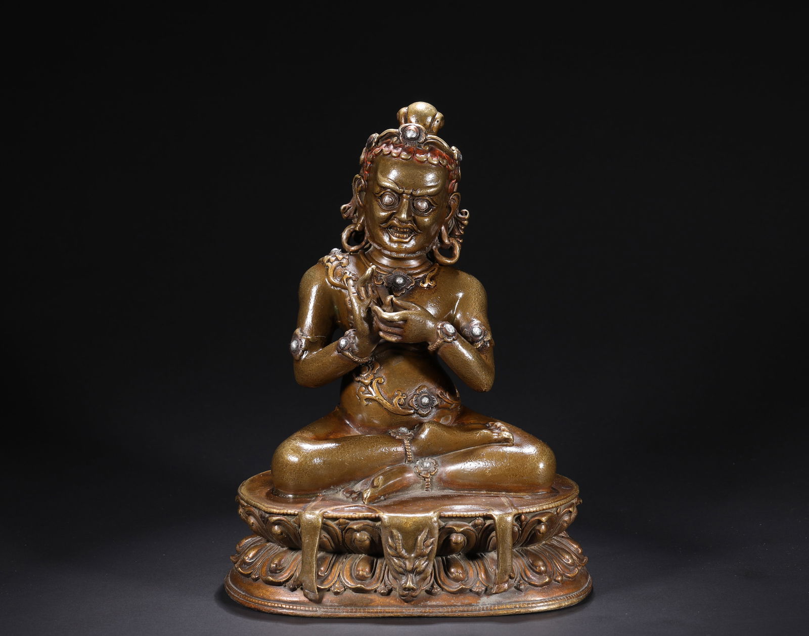 13th-century alloy copper Buddha statues: Name 13th-century alloy copper Buddha statues Dimensions H:22cmW:15.6cmWeight:2230g Condition Additional photographs and condition reports are available upon request as a courtesy