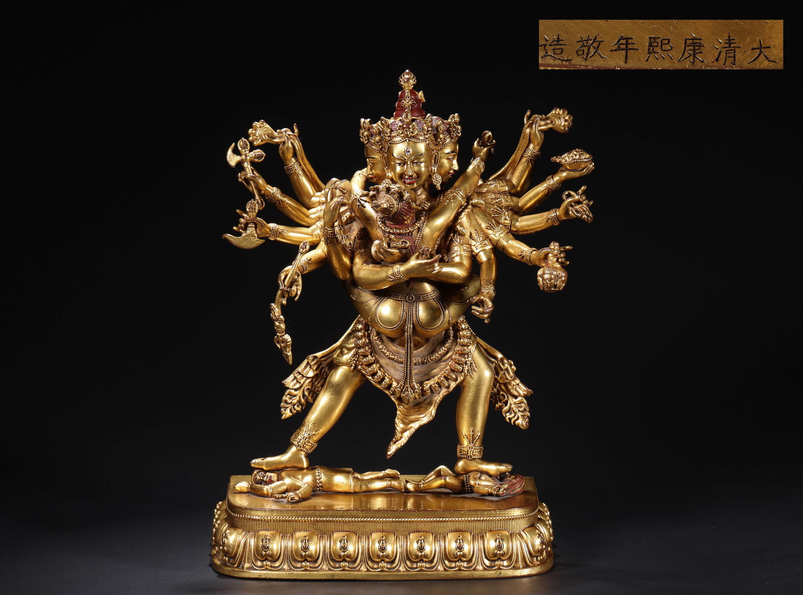 A dense diamond Buddha statue made of alloy copper from the Kangxi period of the Qing Dynasty: Name A dense diamond Buddha statue made of alloy copper from the Kangxi period of the Qing Dynasty Dimensions H:23cmW:16.5cmWeight:2420g Condition Additional photographs and condi