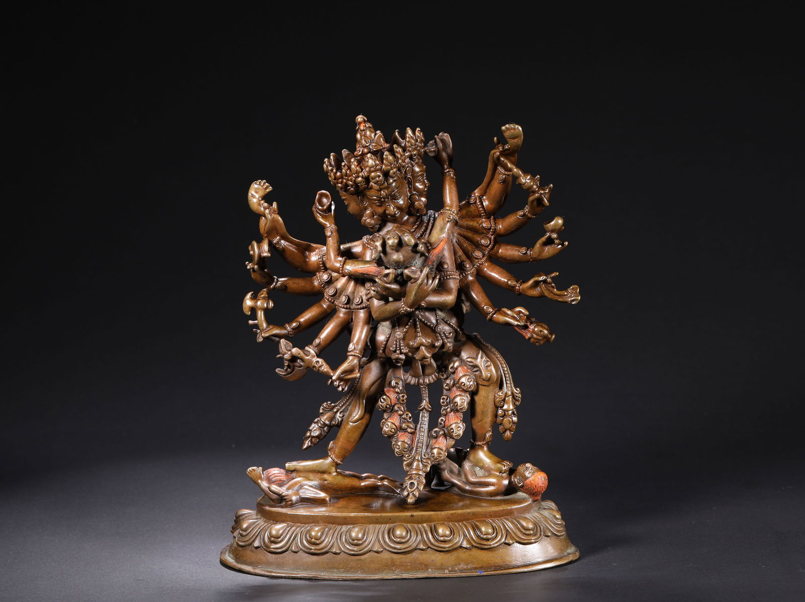 15th-century alloy copper dense Vajra Buddha statues: Name 15th-century alloy copper dense Vajra Buddha statues Dimensions H:18.5cmW:14.5cmWeight:1160g Condition Additional photographs and condition reports are available upon request