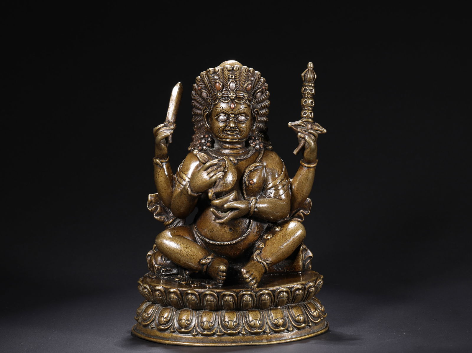 Copper Buddhism in the 15th century became the Mother Buddha of the Ming Dynasty: Name Copper Buddhism in the 15th century became the Mother Buddha of the Ming Dynasty Dimensions H:17.5.cmW:12.5cmWeight:1540g Condition Additional photographs and condition repor