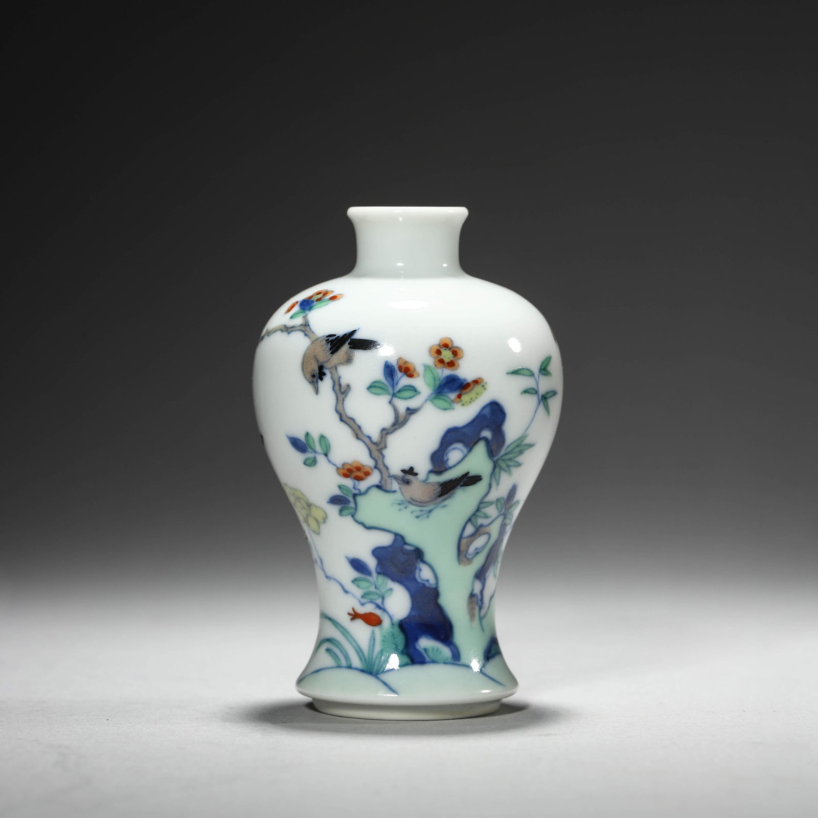 Doucai Glaze Flowers Snuff Bottle (1 of 4)
