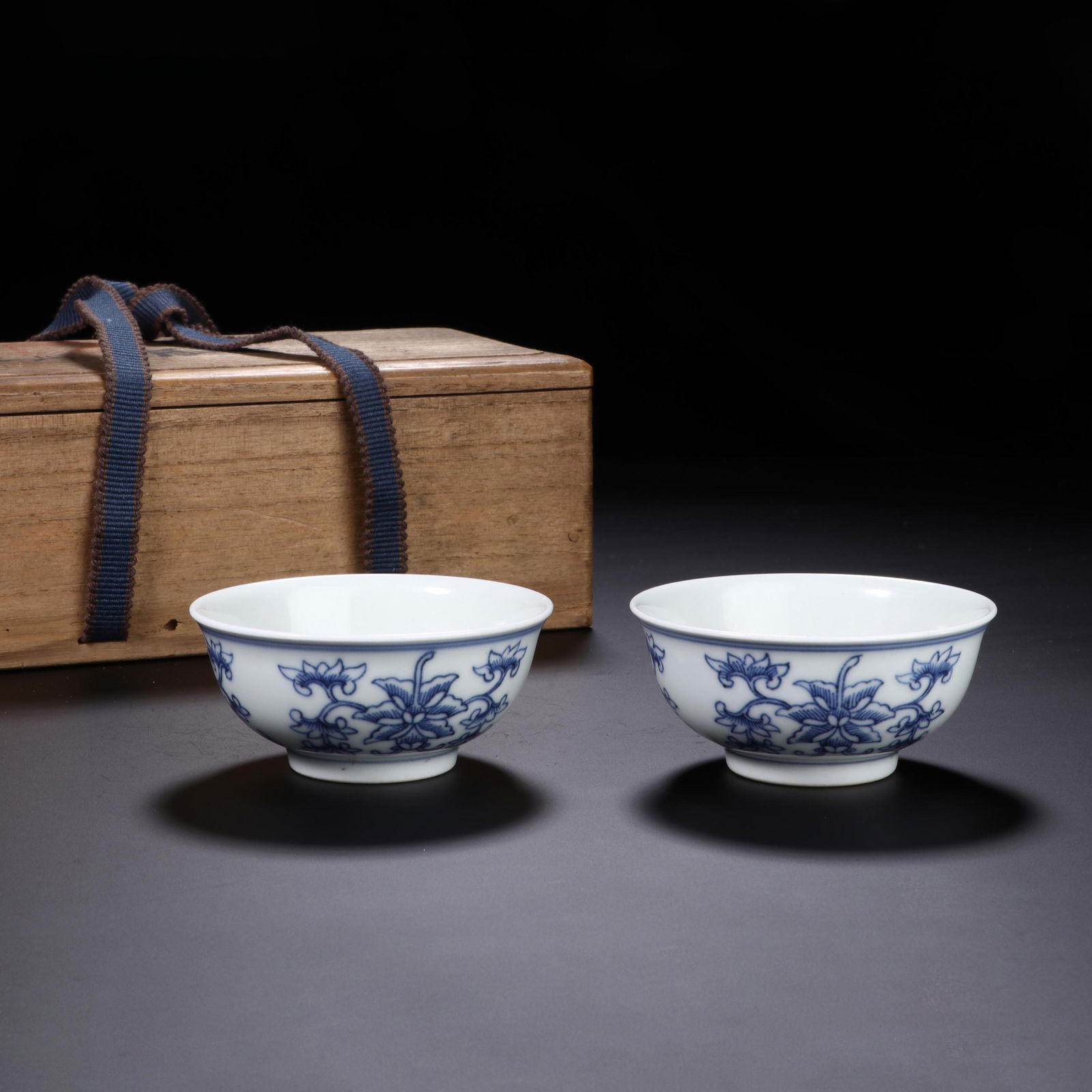 Pair Of Blue-And-White "Small" Cups: Name Pair Of Blue-And-White "Small" Cups Dimensions Diam.6.8cm Height:3cm Condition Additional photographs and condition reports are available upon request as a courtesy to our clien