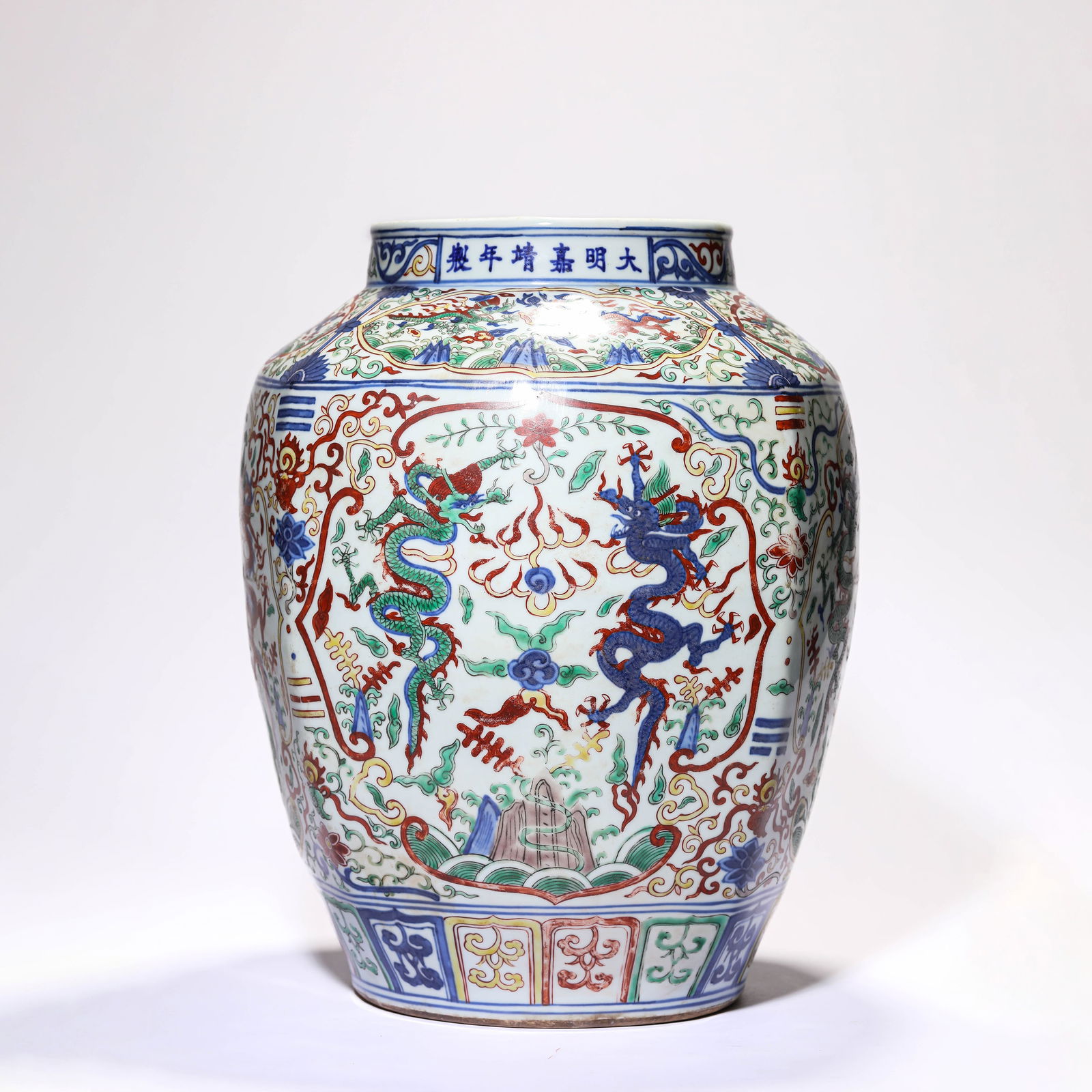 Wucai "Dragon" Jar: Name Wucai "Dragon" Jar Dimensions Width:27cm Height:36cm Condition Additional photographs and condition reports are available upon request as a courtesy to our clients. Any conditio