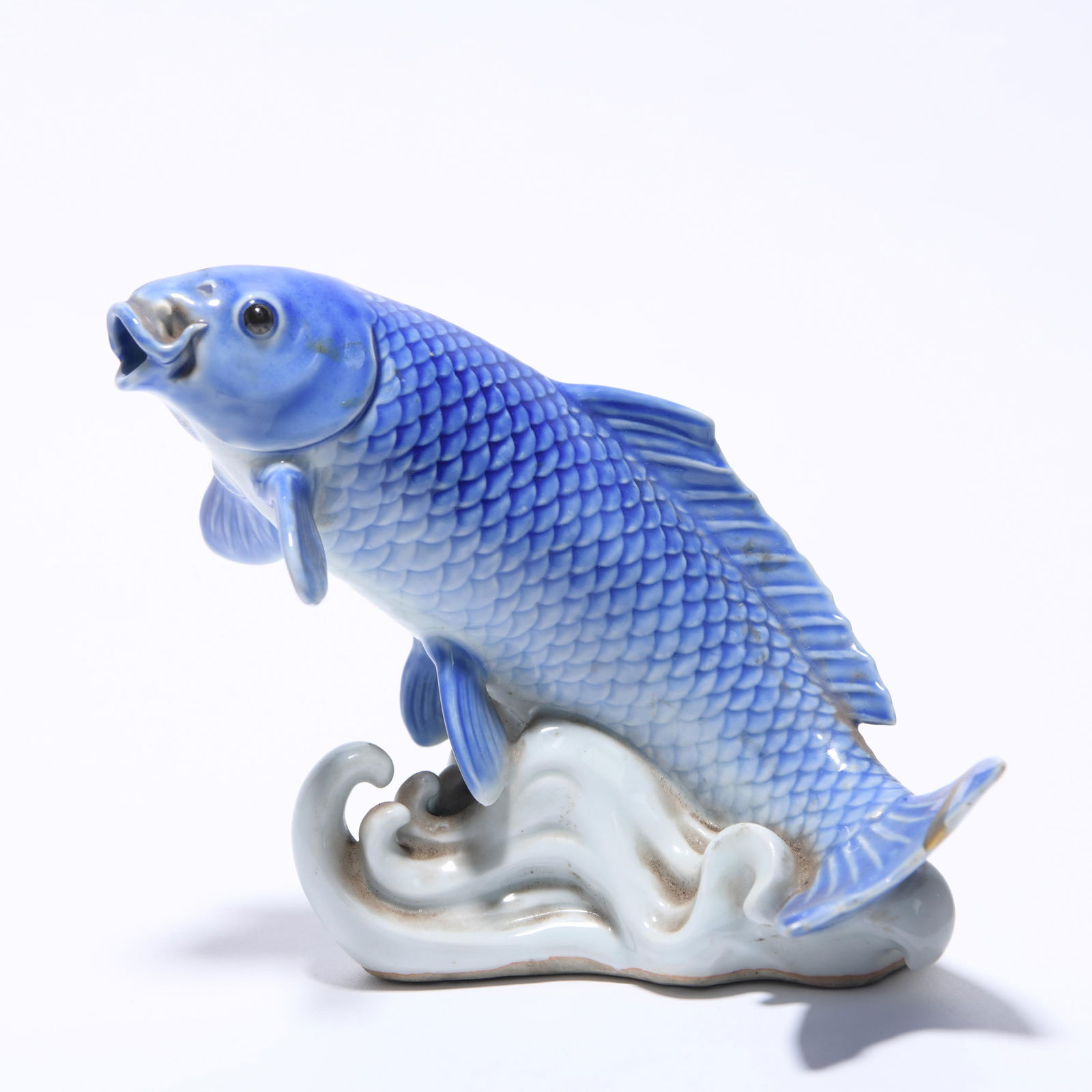 Blue?and?White?Statue?of?Fish (1 of 6)