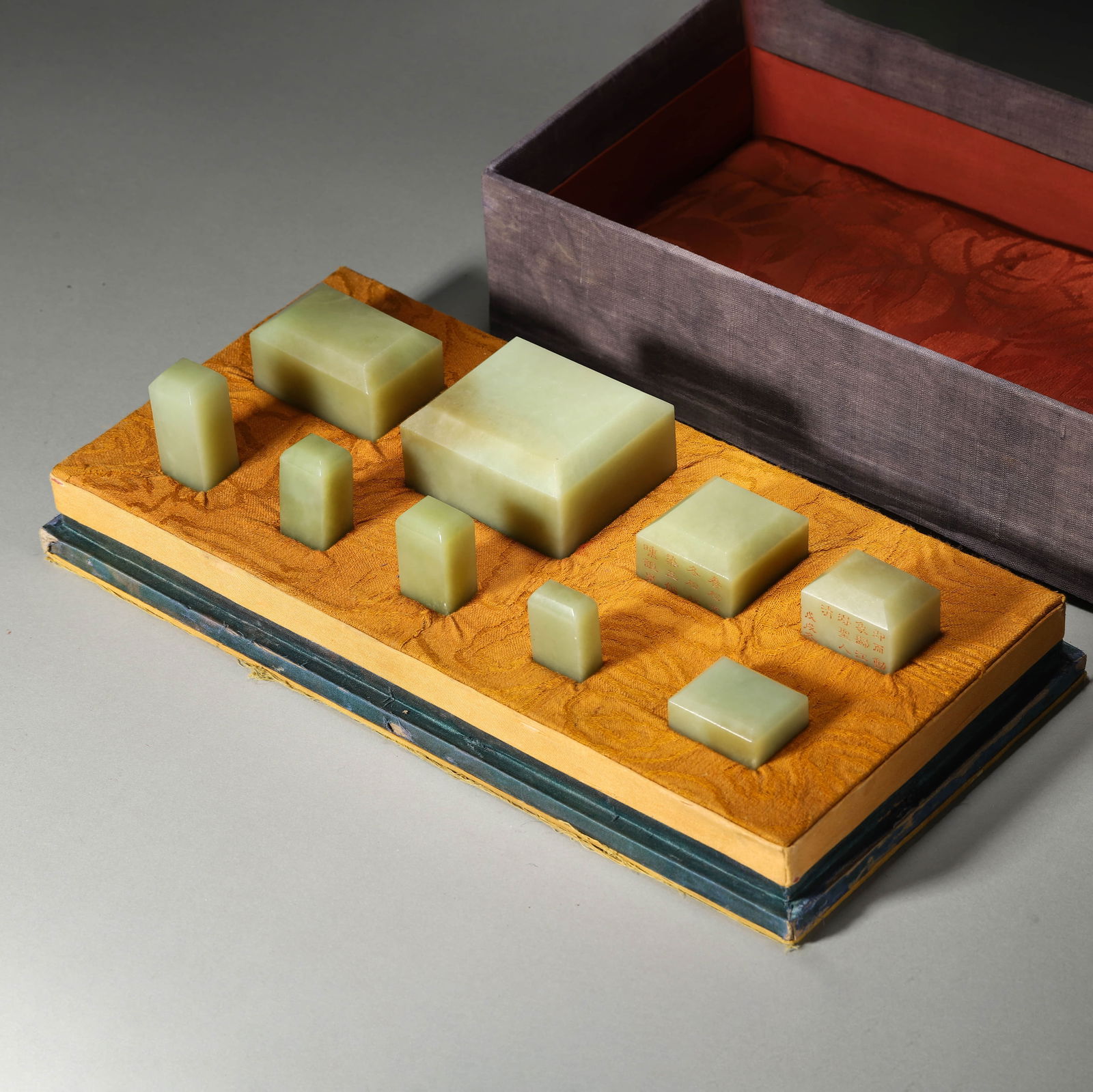 Set?Of?Celadon?Jade?Seals: Name Set?Of?Celadon?Jade?Seals Dimensions Length:2?C7cm Condition Additional photographs and condition reports are available upon request as a courtesy to our clients. Any condition report