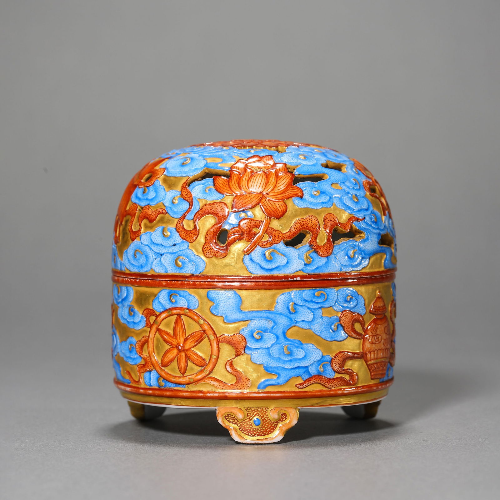 Blue-On-Red-Ground "Incense Burner": Name Blue-On-Red-Ground "Incense Burner" Dimensions Diam.8.2cm, Height:8cm, ? Condition Additional photographs and condition reports are available upon request as a courtesy to our clients.