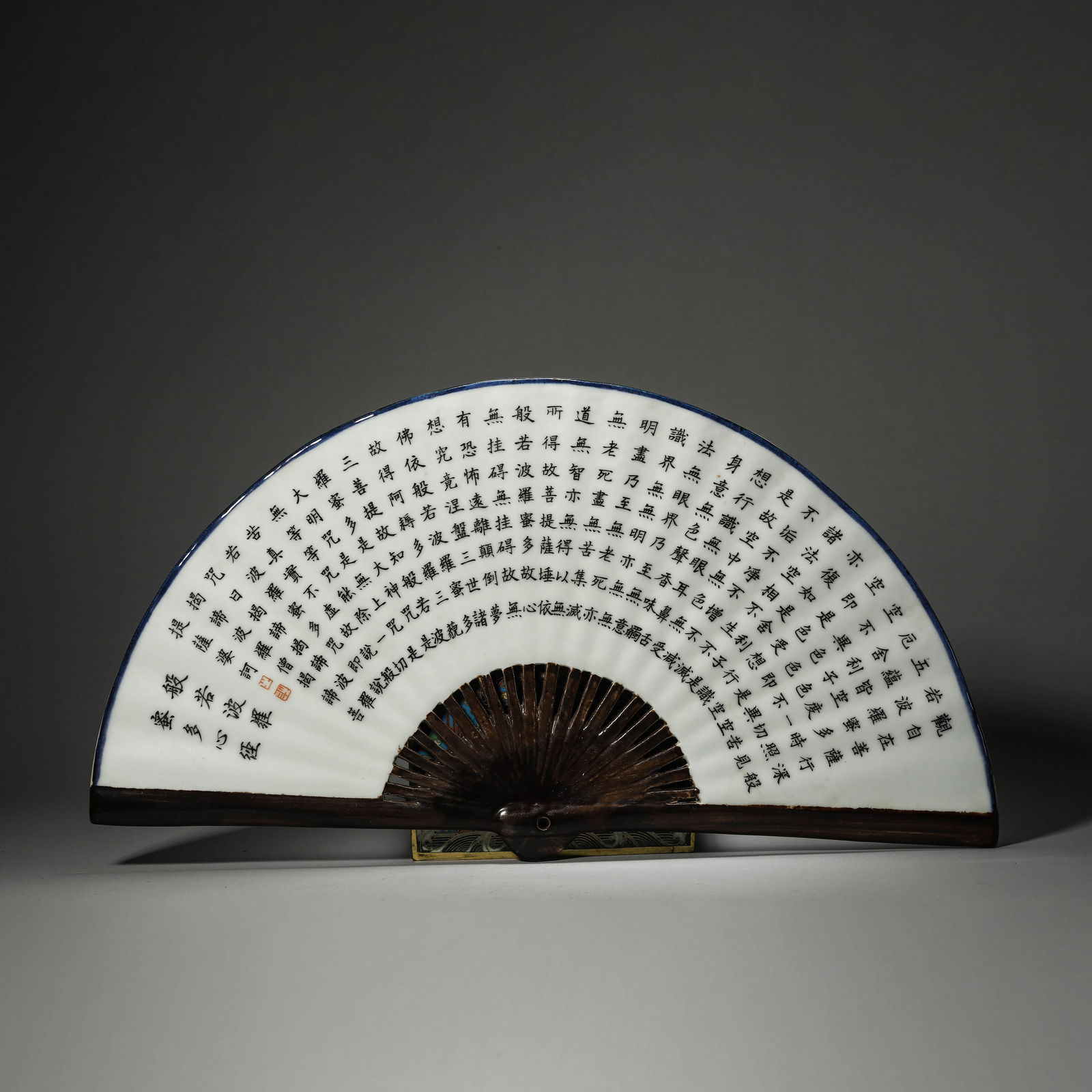 Famille Rose The Heart Sutra Fan: Name Famille Rose The Heart Sutra Fan Dimensions Length:42cm Width:22.5cm Condition Additional photographs and condition reports are available upon request as a courtesy to our clients. Any