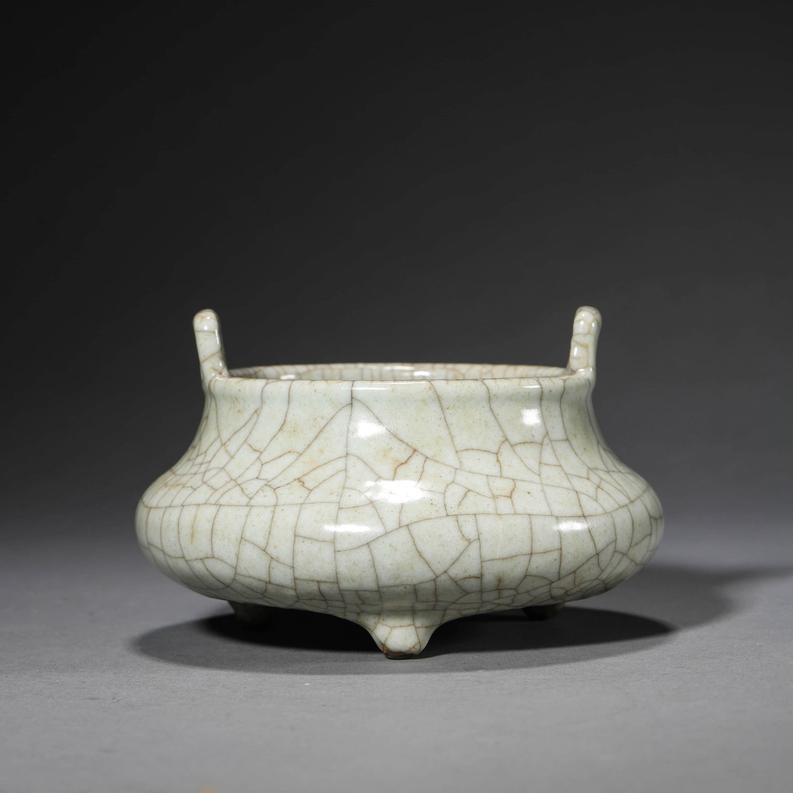 Ge Type Double-Eared Censer: Name Ge Type Double-Eared Censer Dimensions Length:11.5cm, Height:7.5cm, ? Condition Additional photographs and condition reports are available upon request as a courtesy to our clients. Any