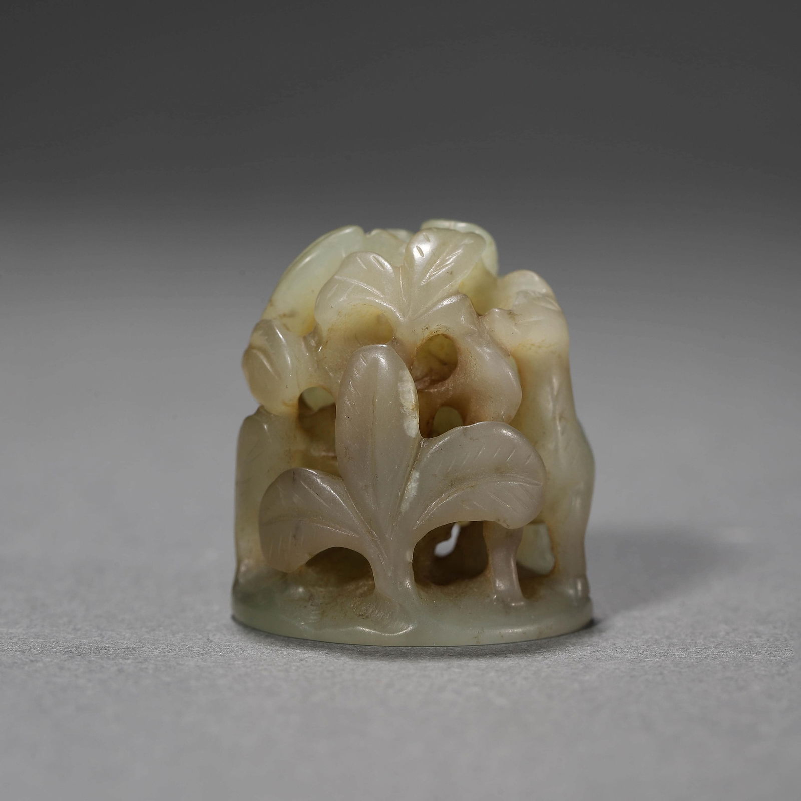 Jade Jade Finial: Name Jade Jade Finial Dimensions Height:2.6cm, Condition Additional photographs and condition reports are available upon request as a courtesy to our clients. Any condition report represents