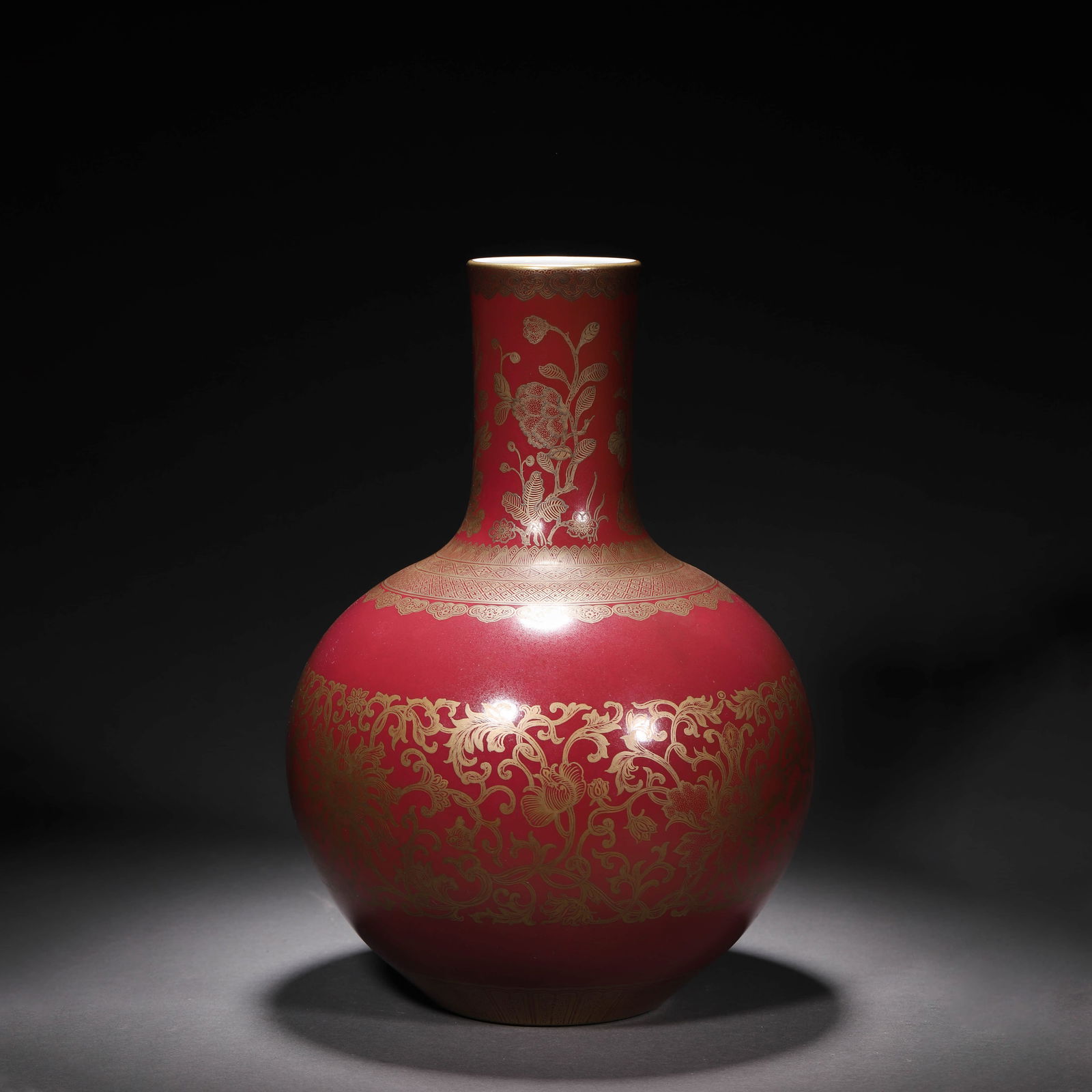 Rouge-Red Glaze Tianqiuping: Name Rouge-Red Glaze Tianqiuping Dimensions Diam.19.5cm, Height:28cm, ? Condition Additional photographs and condition reports are available upon request as a courtesy to our clients. Any