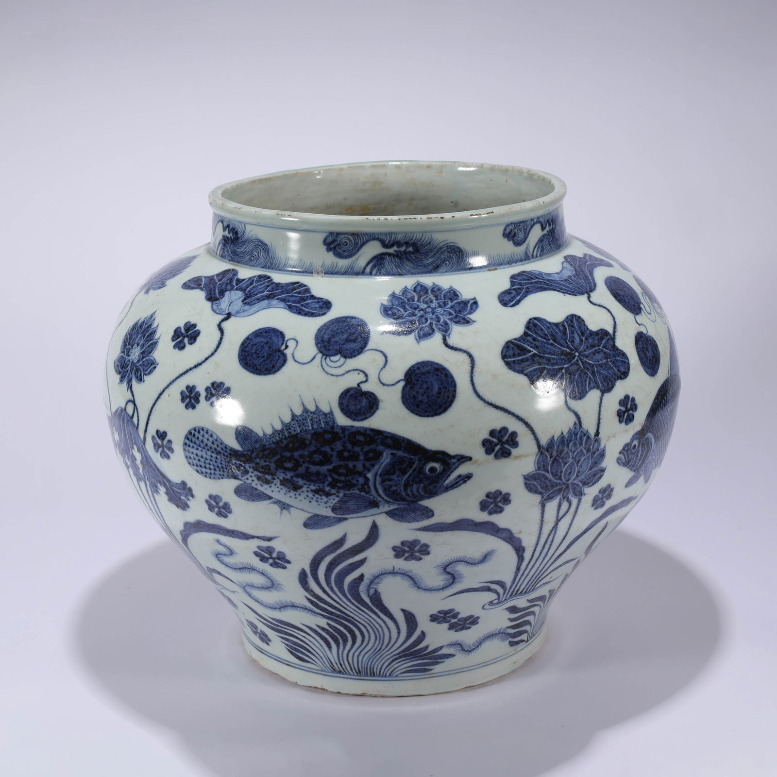 Blue-And-White "Fish-And-Waterweed" Jar: Name Blue-And-White "Fish-And-Waterweed" Jar Dimensions Height:28cm Width:20cm Condition Additional photographs and condition reports are available upon request as a courtesy to our clients.