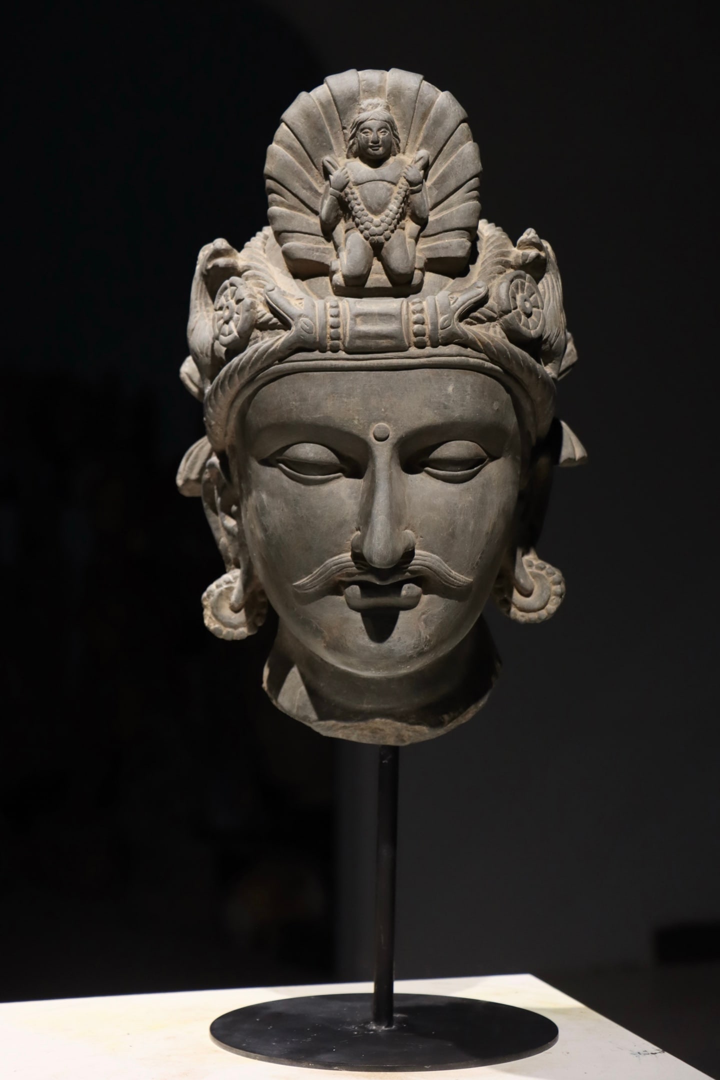 6th century Stone Gandhara art: Name 6th century Stone Gandhara art Dimensions H:38cm Condition Additional photographs and condition reports are available upon request as a courtesy to our clients. Any condition r