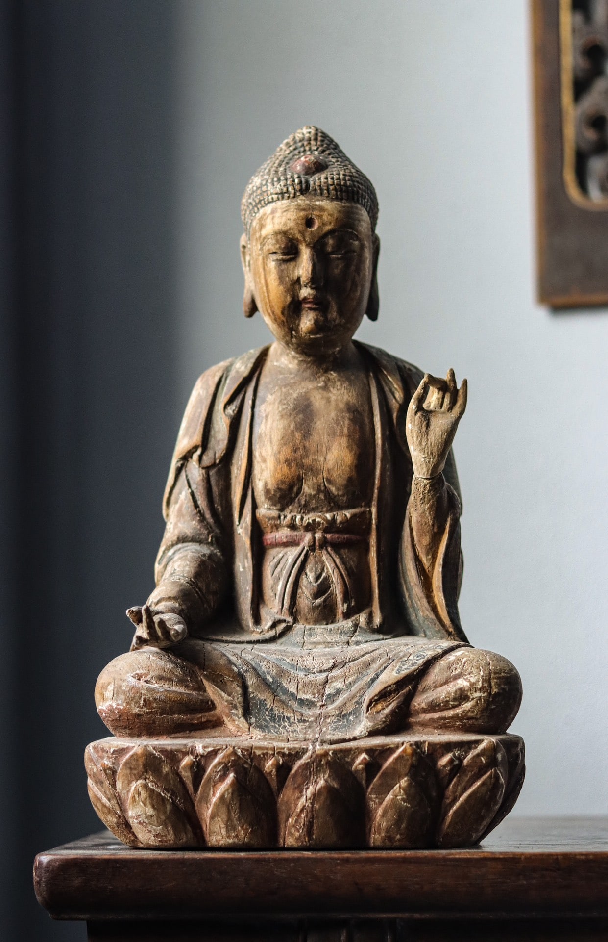 A seated statue of Sakyamuni made of nanmu wood from the Song Dynasty: Name A seated statue of Sakyamuni made of nanmu wood from the Song Dynasty Dimensions H:39 W:22 T:14cm Condition Additional photographs and condition reports are available upon reque