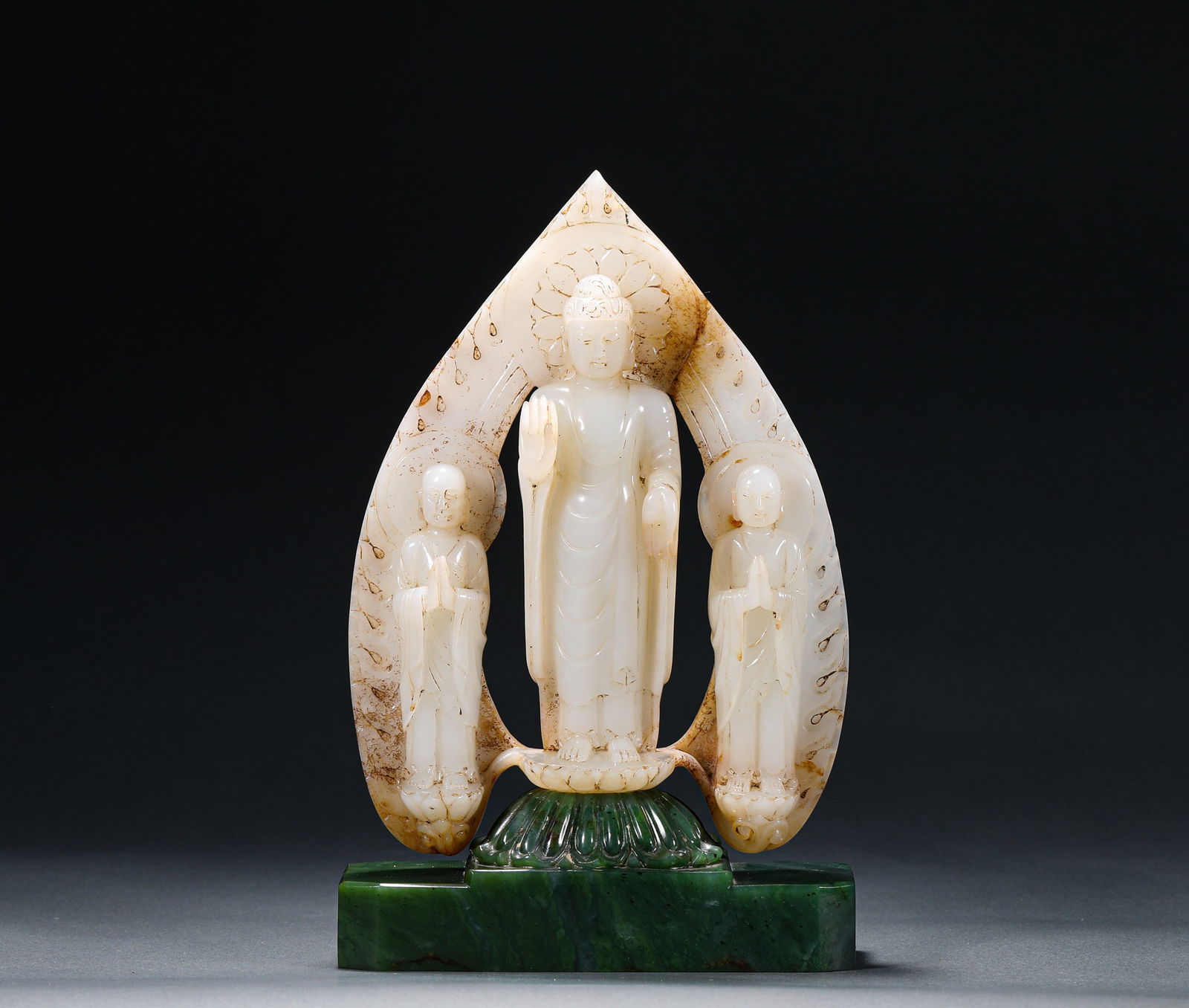 Tang Dynasty Hetian jade statue of Sakyamuni Buddha (1 of 9)