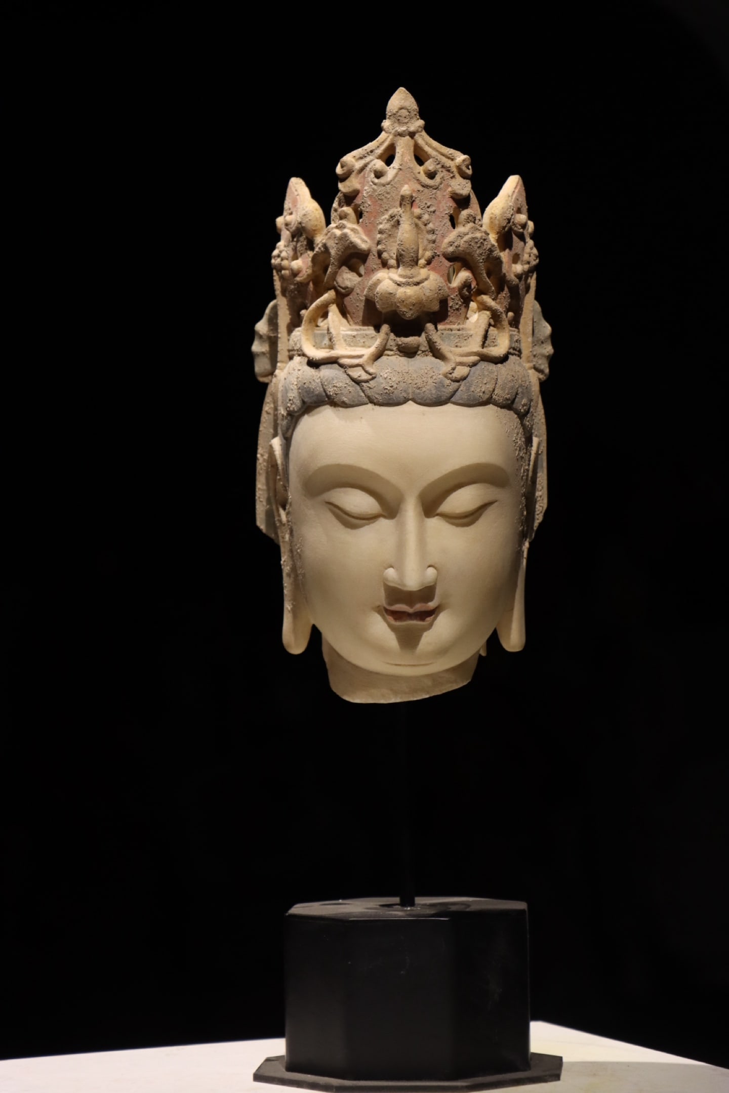 Stone Guanyin Buddha head from the Northern Qi Dynasty (1 of 9)