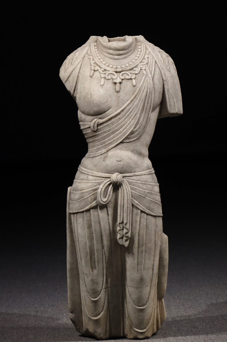 A half-length stone Guanyin statue from the Ming Dynasty (1 of 7)