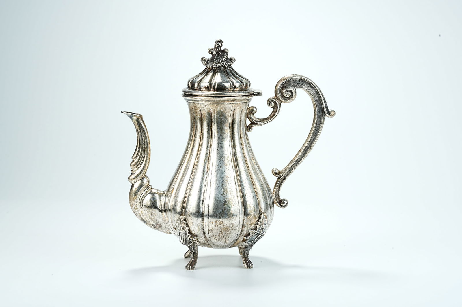 Sterling silver tea/coffee pot (1 of 5)