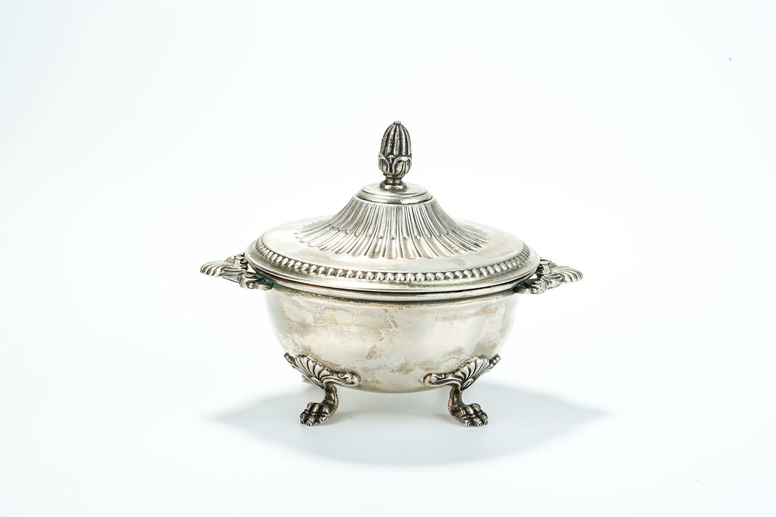 Early 20th Century Italian Art Nouveau sterling silver sugar bowl: Name Early 20th Century Italian Art Nouveau sterling silver sugar bowl Dimensions Early 20th Century Italian Art Nouveau Style Solid Silver Sugar BowlEra: Early 20th centuryStyle: Luxurious