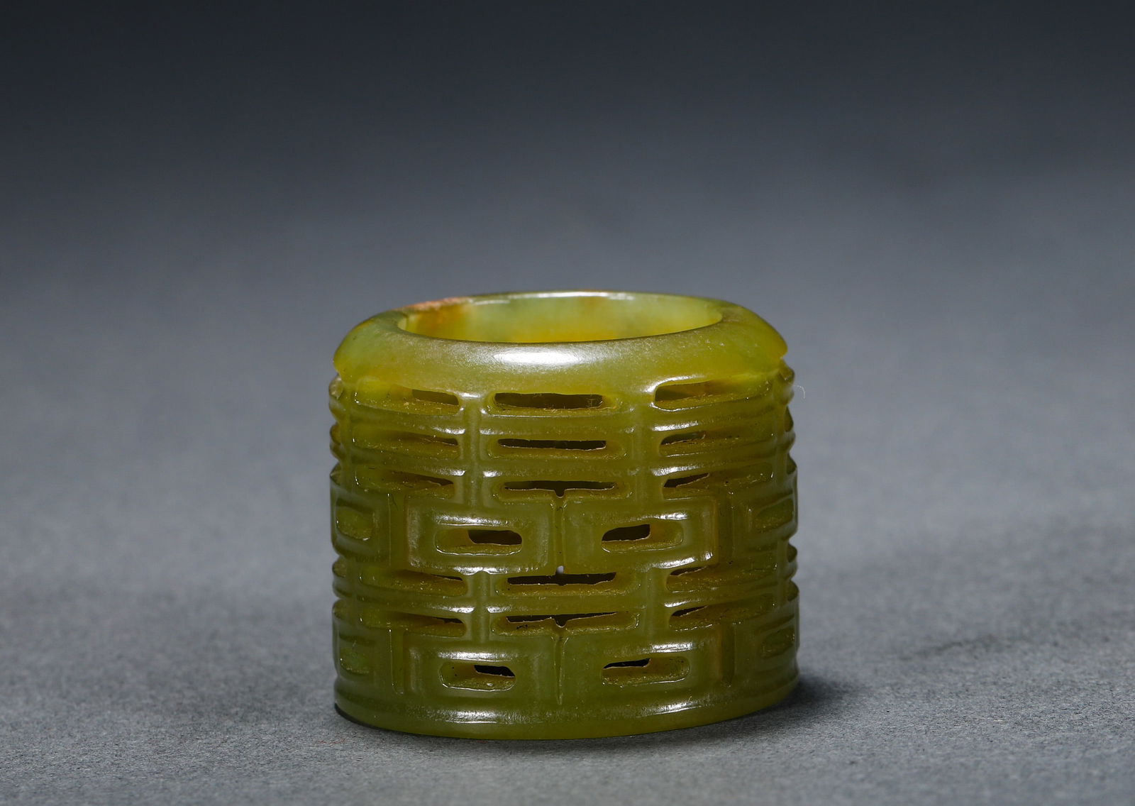 Qing Dynasty Hetian jade finger rings (1 of 5)