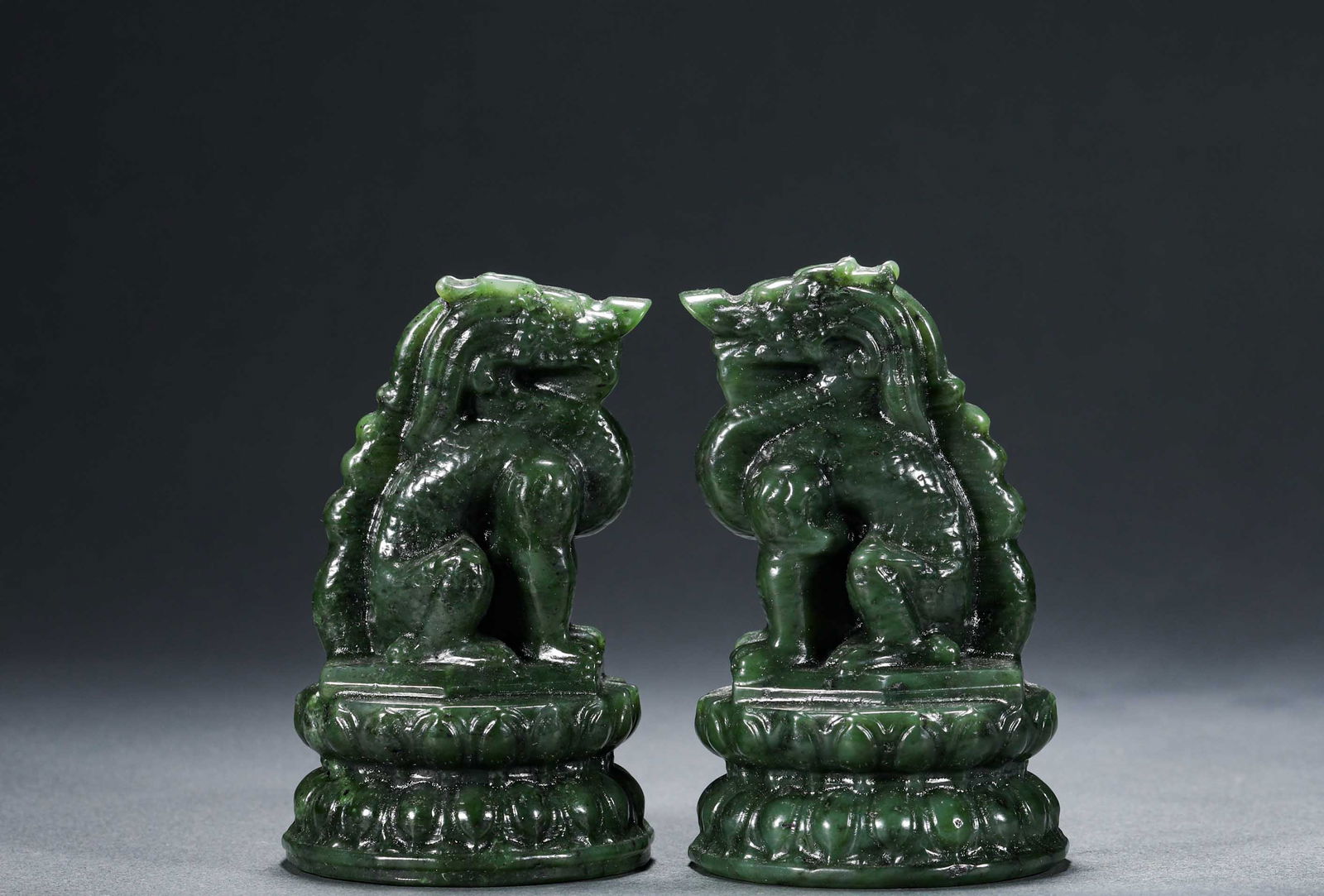 Qing Dynasty Hetian jade Dragon Town (1 of 6)
