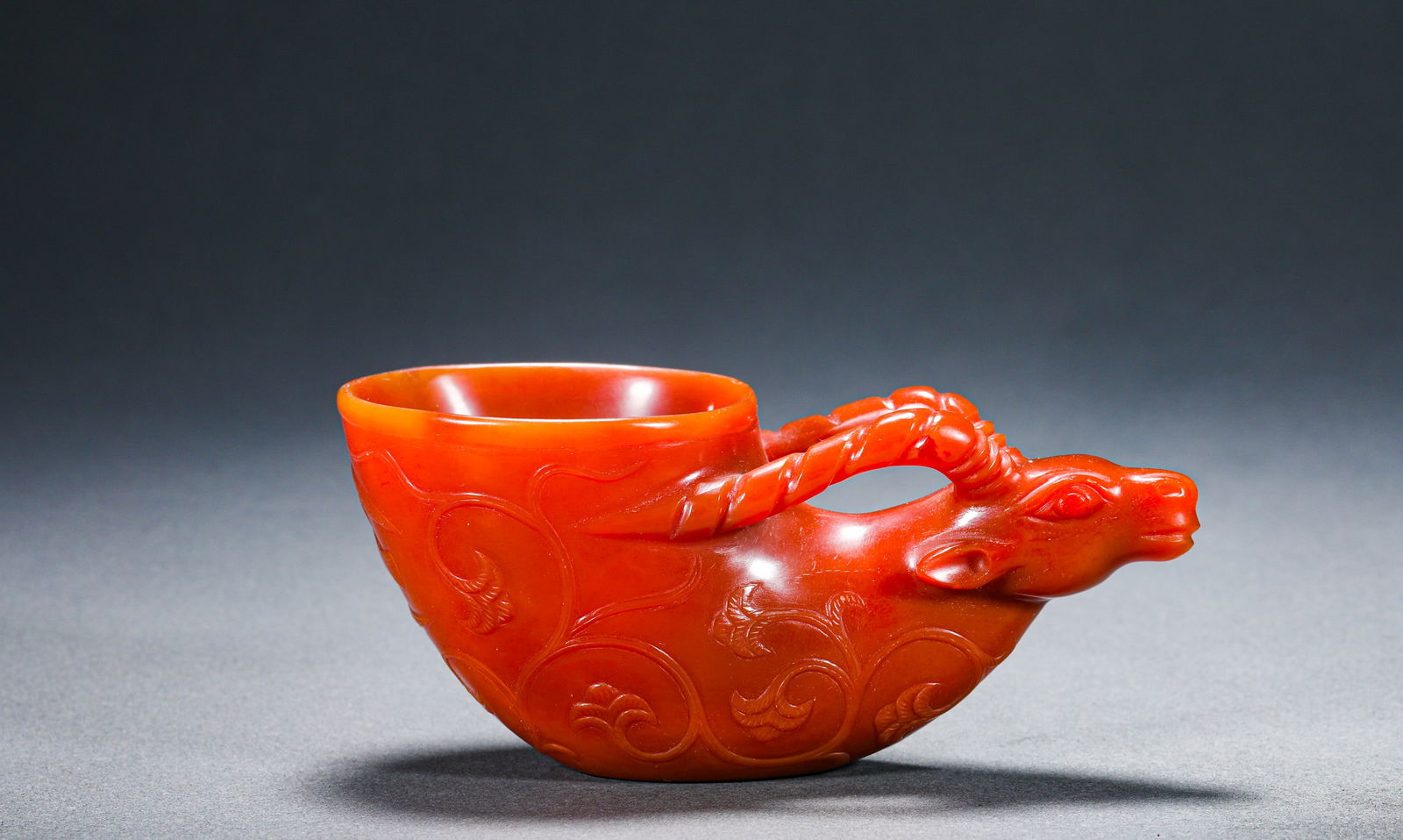 Red agate wine cups of the Tang Dynasty (1 of 8)