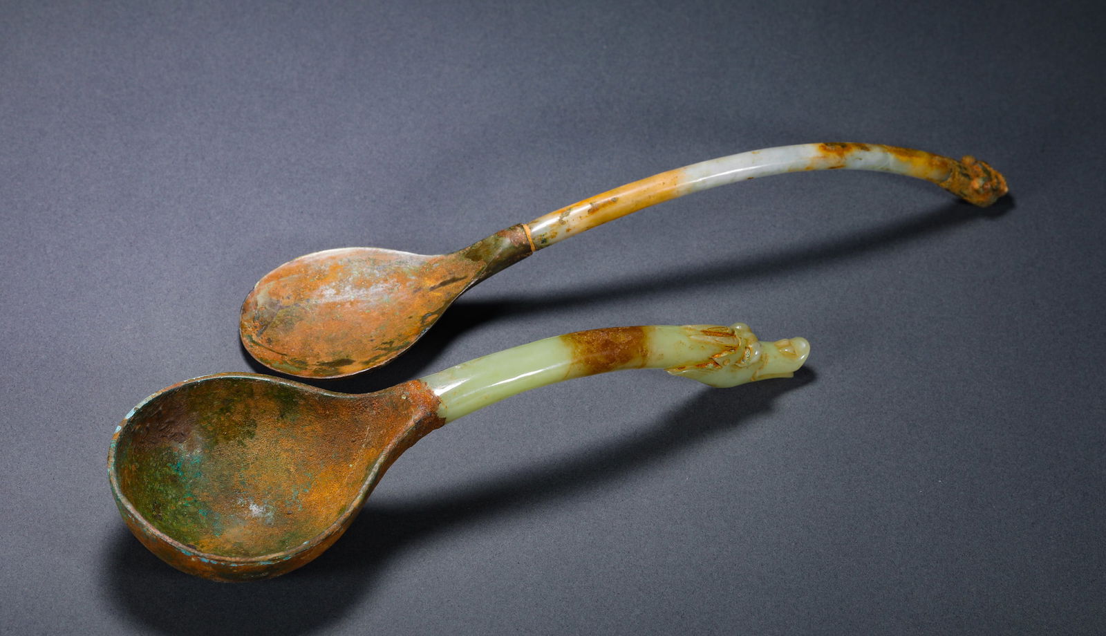 Han Dynasty copper spoon, inlaid with Hetian jade handle (1 of 7)