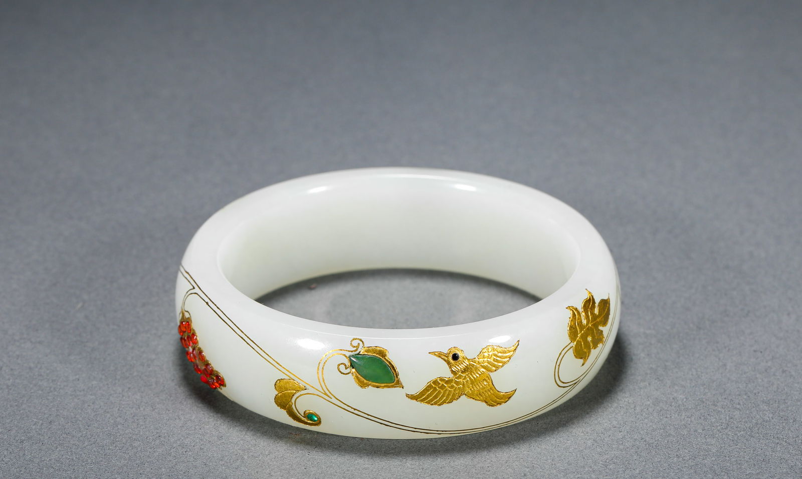 Tang Dynasty Hetian jade gem-inlaid concubine bracelet (1 of 6)