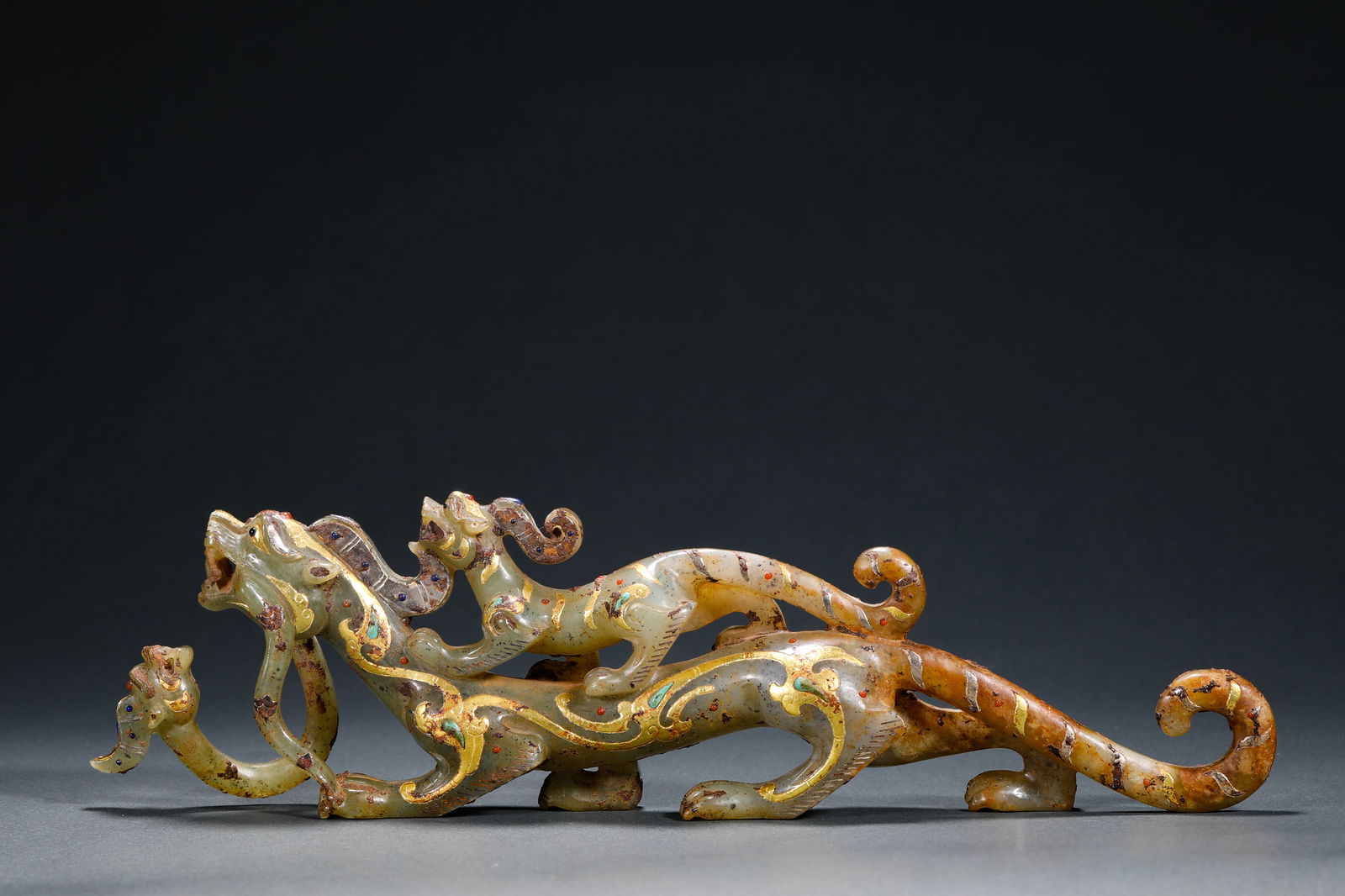 Han Dynasty Hetian jade inlaid with gold inlaid with gemstones, child and mother beast (or dragon (1 of 10)
