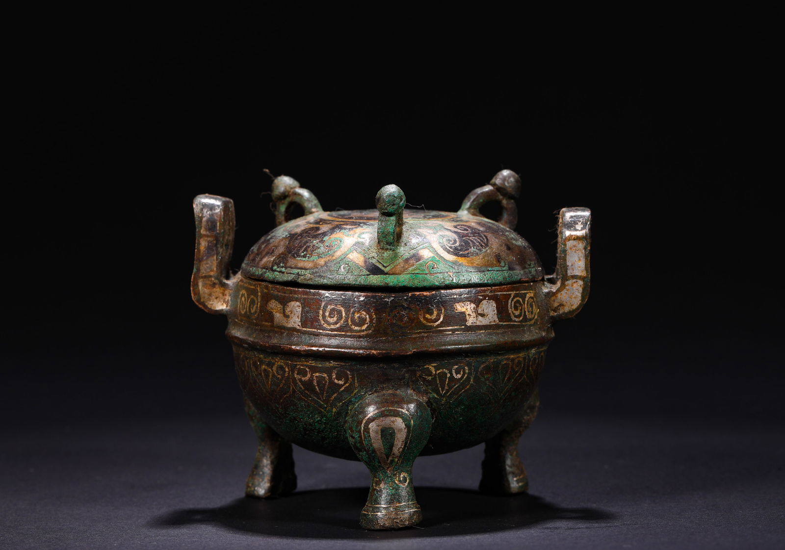 Han Dynasty Copper Cuo Gold and Silver Cauldron (1 of 7)