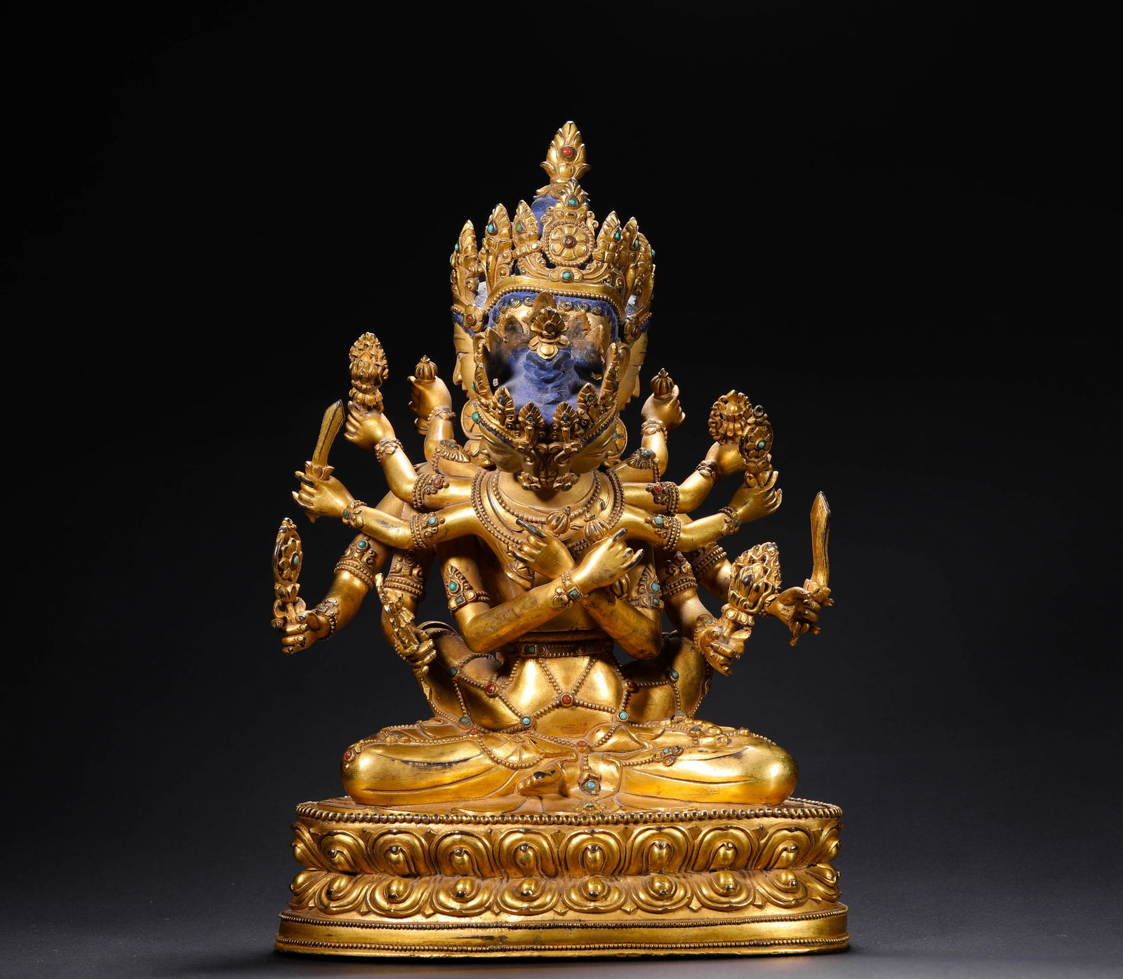 17th-century gilded copper Buddha statues: Name 17th-century gilded copper Buddha statues Dimensions H:24cmW:16cmWeight:2930g Condition Additional photographs and condition reports are available upon request as a courtesy to our