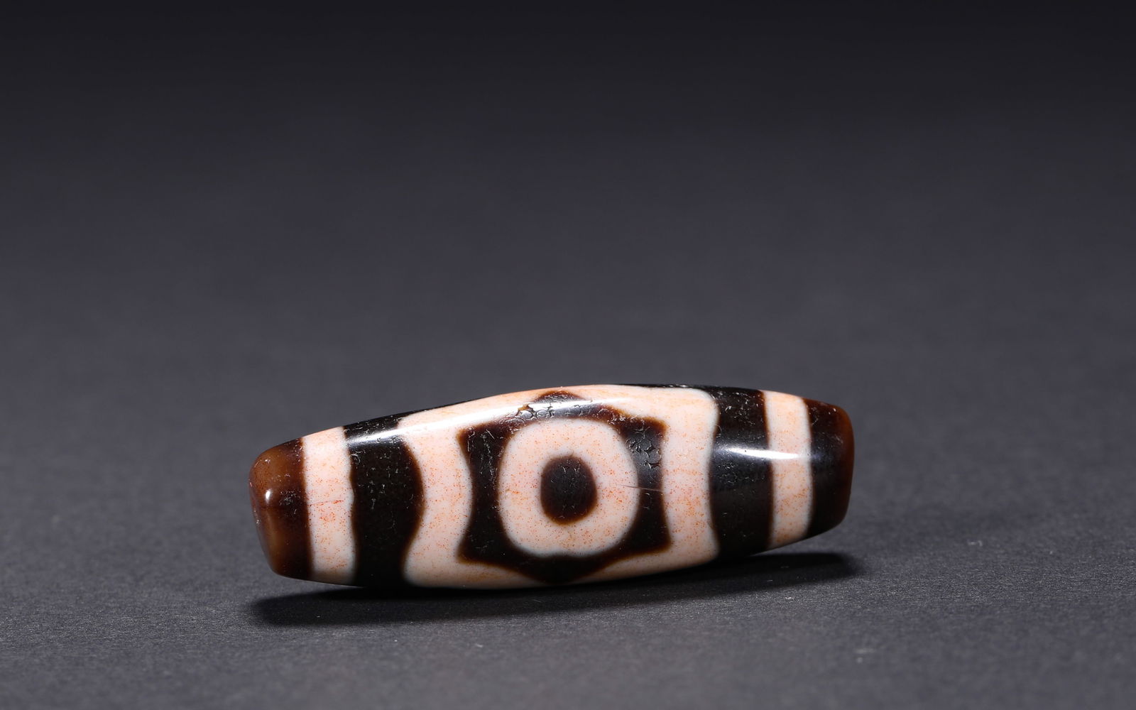 Tang Dynasty cinnabar three-eyed sky beads (1 of 5)