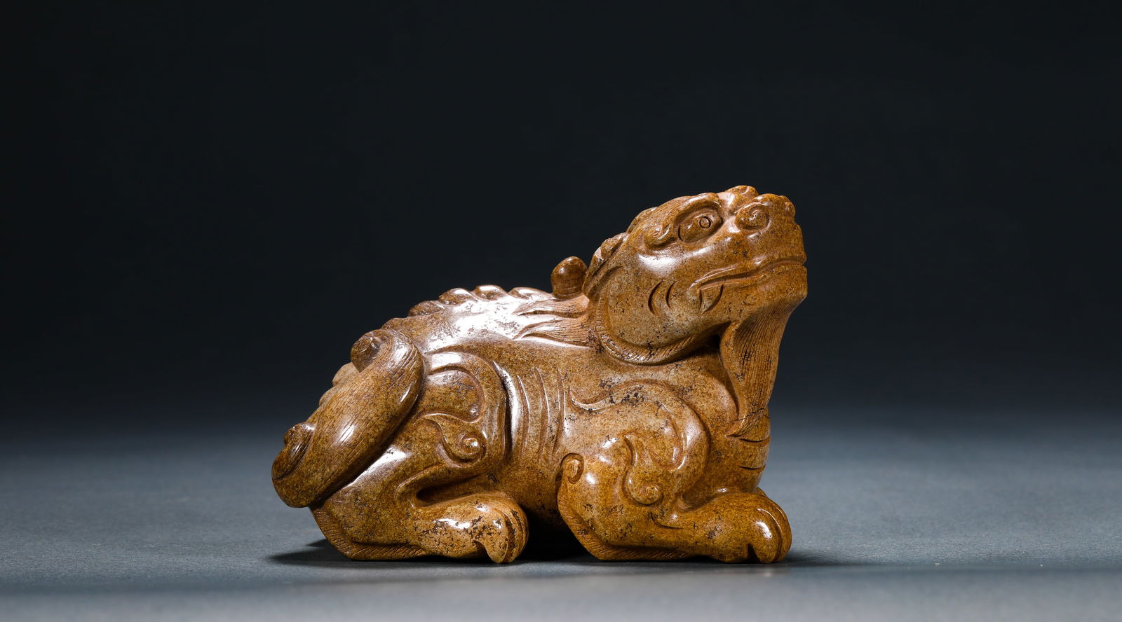 Shang Dynasty Hetian jade auspicious beast (1 of 7)