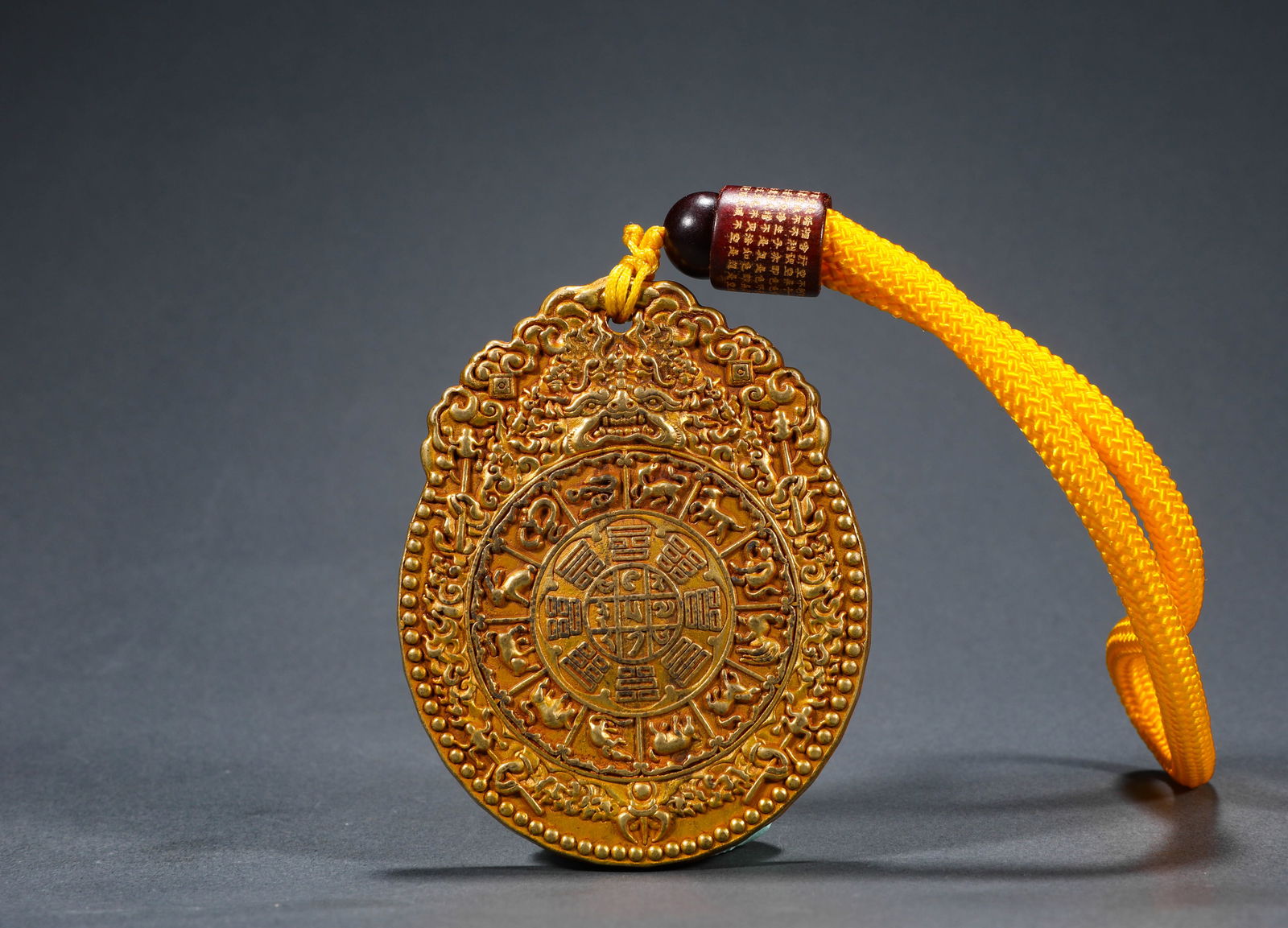 Yongle Bronze Gilded Nine Palaces and Eight Trigrams Plate of the Ming Dynasty: Name Yongle Bronze Gilded Nine Palaces and Eight Trigrams Plate of the Ming Dynasty Dimensions H:7.8cmW:6.1cmWeight:230g Condition Additional photographs and condition reports are