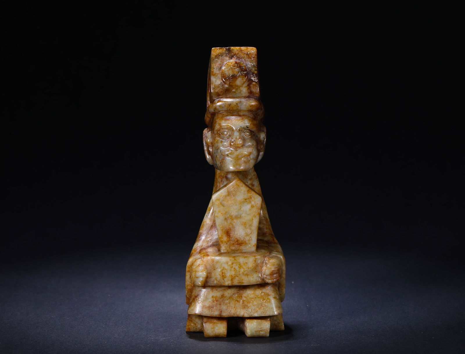 TANG DYNASTY, HETIAN JADE HU REN: Name TANG DYNASTY, HETIAN JADE HU REN Dimensions H:13cm W:4.5cm Weight:320g This is a seated statue of a divine figure made of jade from the Tang Dynasty. The material is yellowish-white jade that has