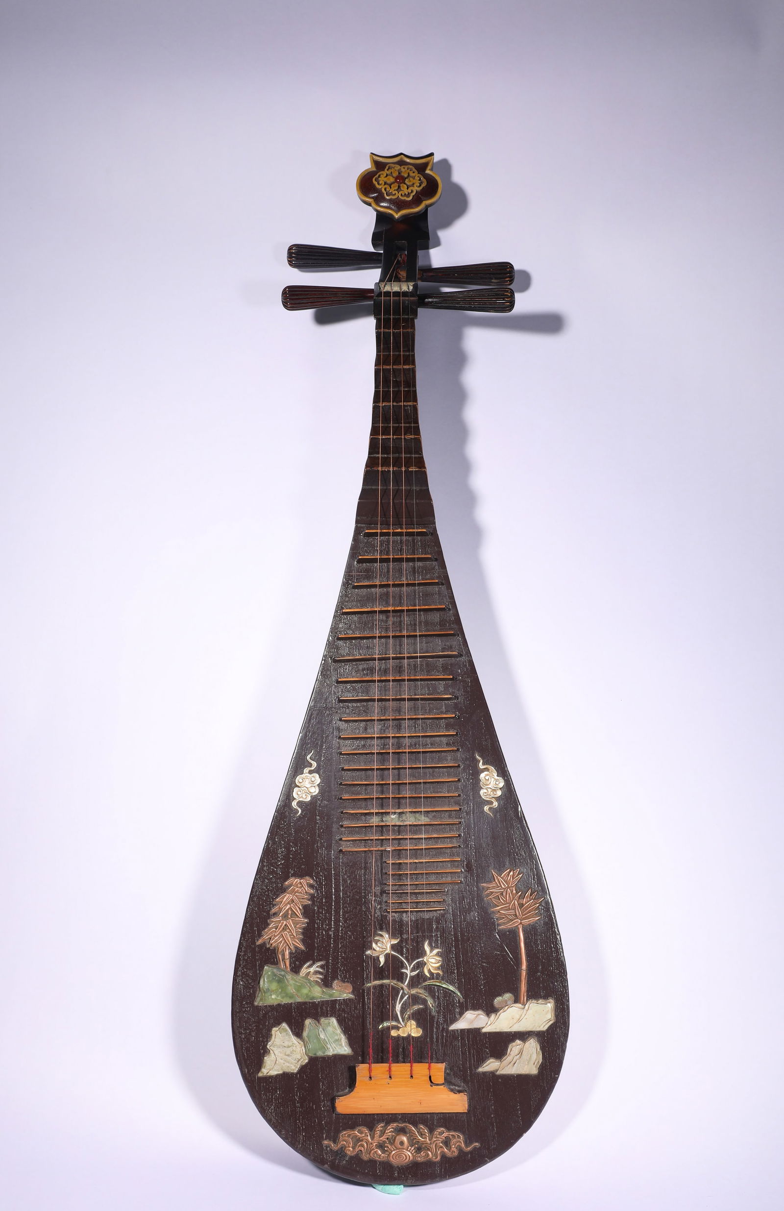 IN THE QING DYNASTY, THE PIPA WAS INSCRIBED BY ZHANG BO: Name IN THE QING DYNASTY, THE PIPA WAS INSCRIBED BY ZHANG BO Dimensions H:101cm W:30cm Weight:5000g Condition Additional photographs and condition reports are available upon reque