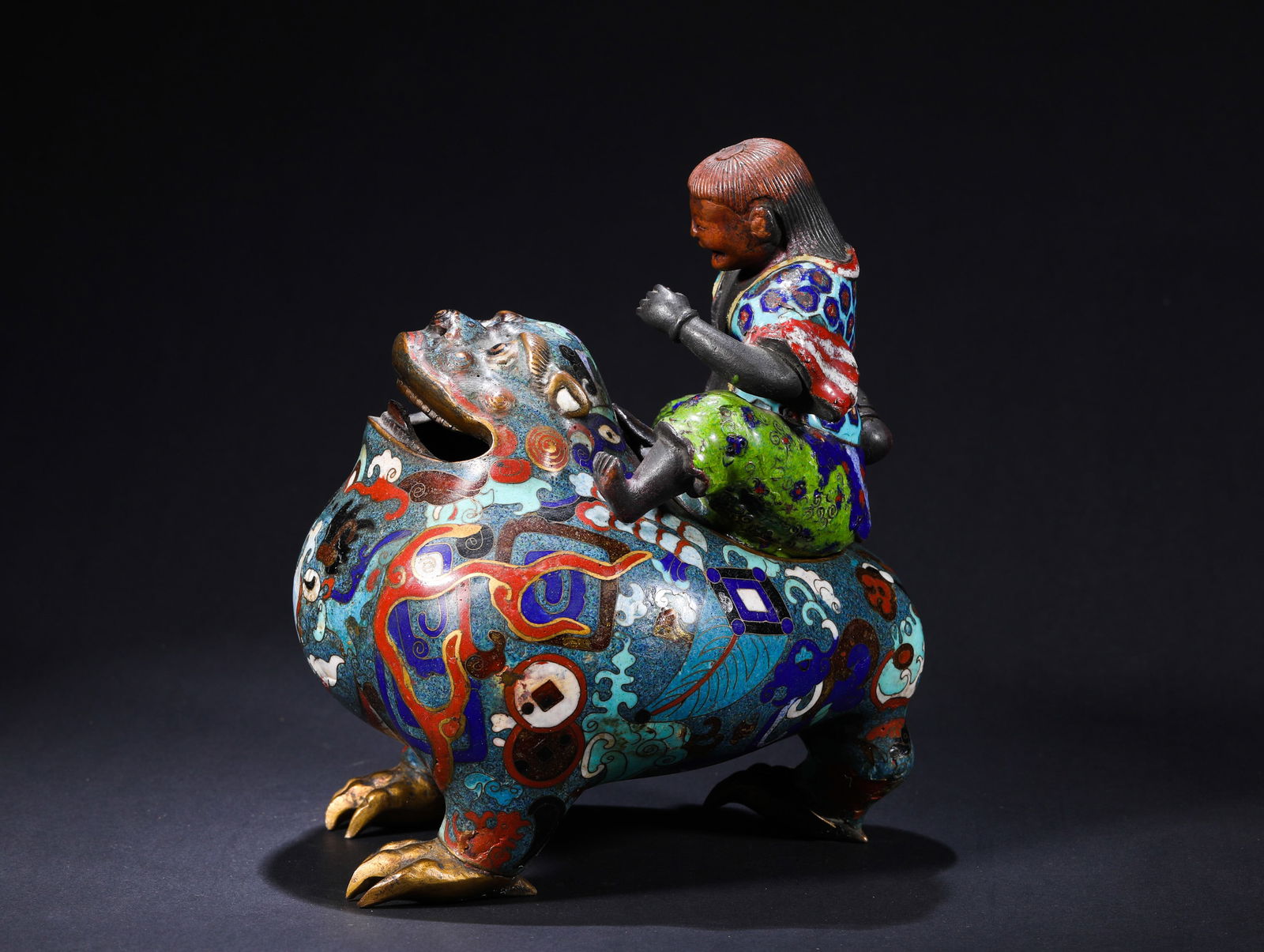 QING DYNASTY, COPPER CLOISONNE AROMATHERAPY: Name QING DYNASTY, COPPER CLOISONNE AROMATHERAPY Dimensions H:22cm W:17cm Weight:2460g Condition Additional photographs and condition reports are available upon request as a court