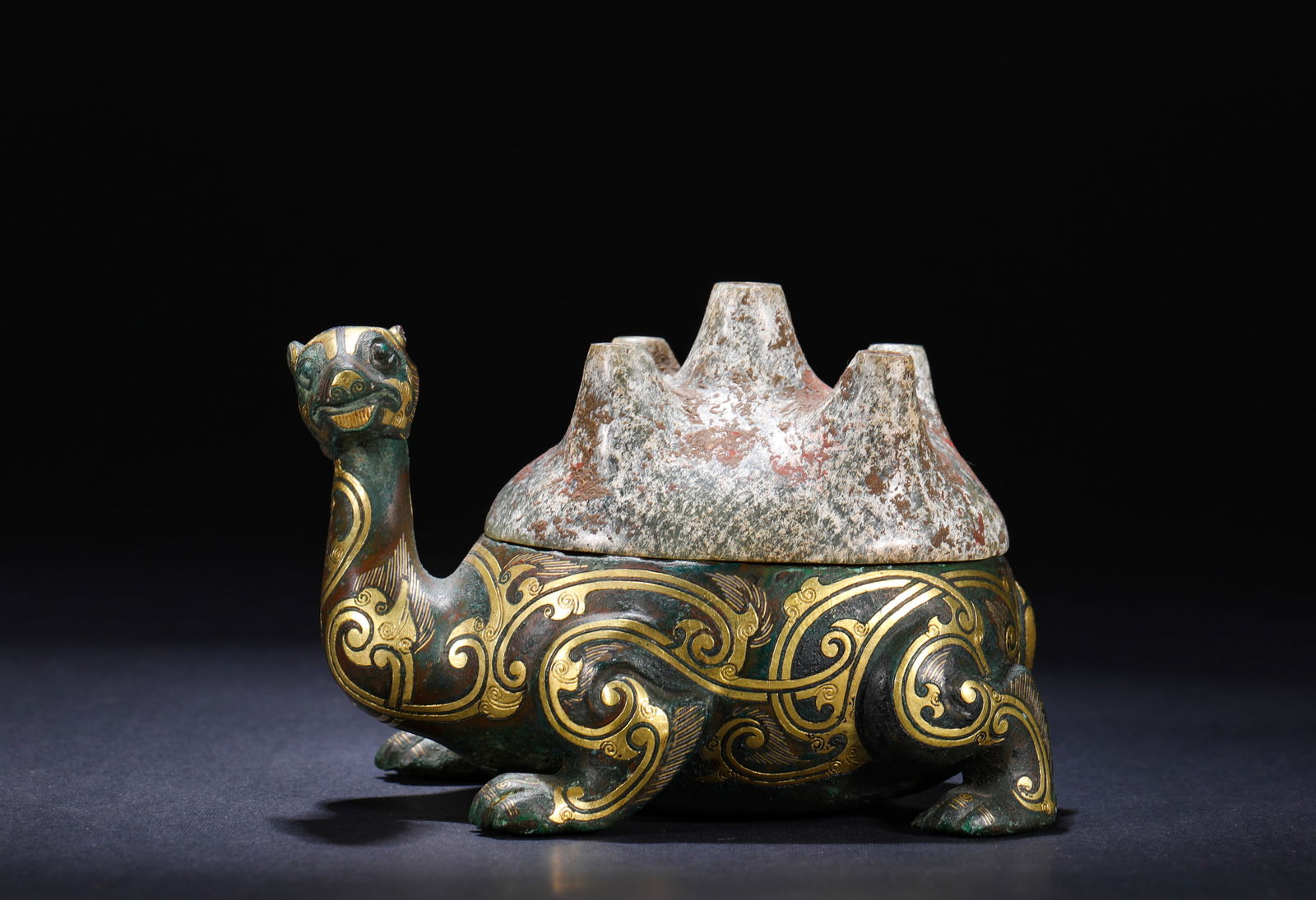 HAN DYNASTY, COPPER CHISELED GOLD AND SILVER INCENSE, HETIAN JADE CAP: Name HAN DYNASTY, COPPER CHISELED GOLD AND SILVER INCENSE, HETIAN JADE CAP Dimensions H:6.5cm W:10cm Weight:450g Condition Additional photographs and condition reports are availab