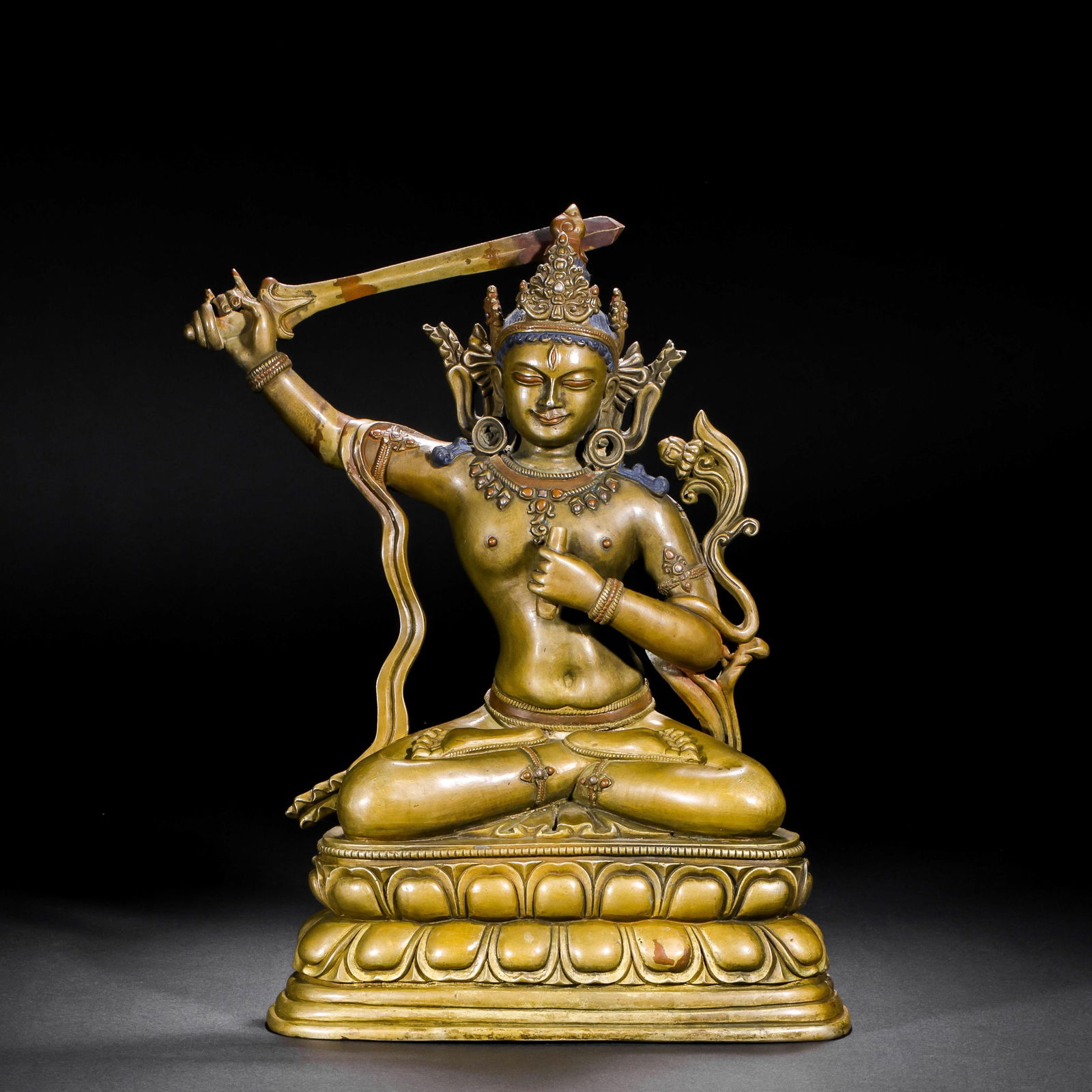 16TH-CENTURY BRONZE STATUE OF GUANYIN: Name 16TH-CENTURY BRONZE STATUE OF GUANYIN Dimensions H:26cm W:28cm Weight3350g Condition Additional photographs and condition reports are available upon request as a courtesy to our