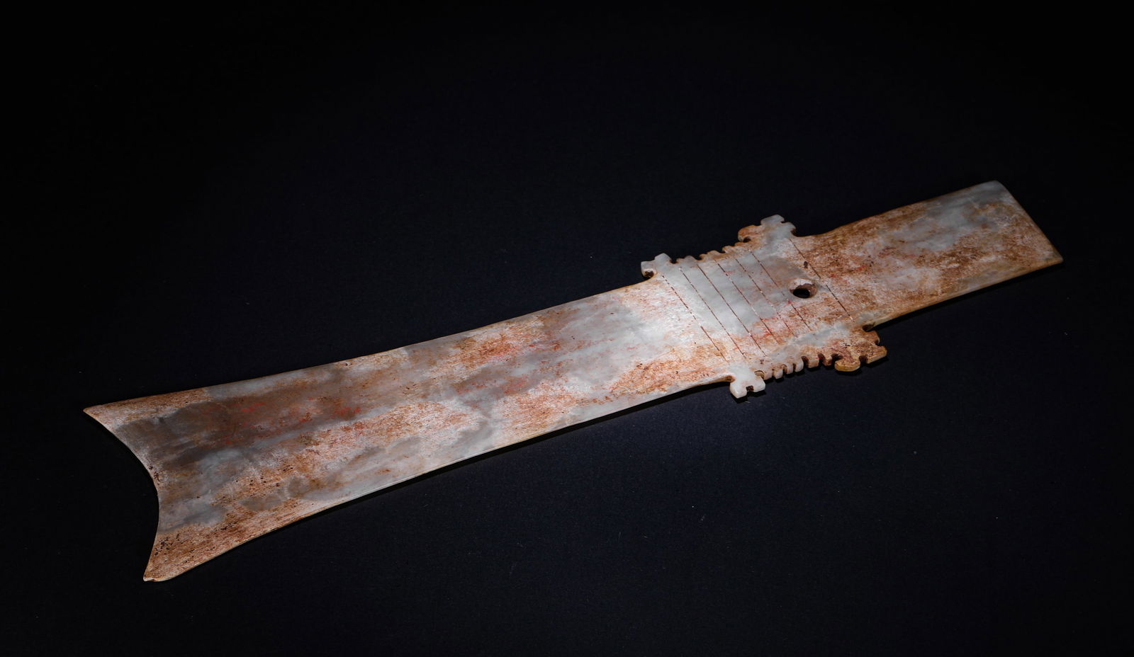 HETIAN JADE RITUAL KNIFE OF THE SHANG DYNASTY: Name HETIAN JADE RITUAL KNIFE OF THE SHANG DYNASTY Dimensions L:34cm Weight:240g Condition Additional photographs and condition reports are available upon request as a courtesy to