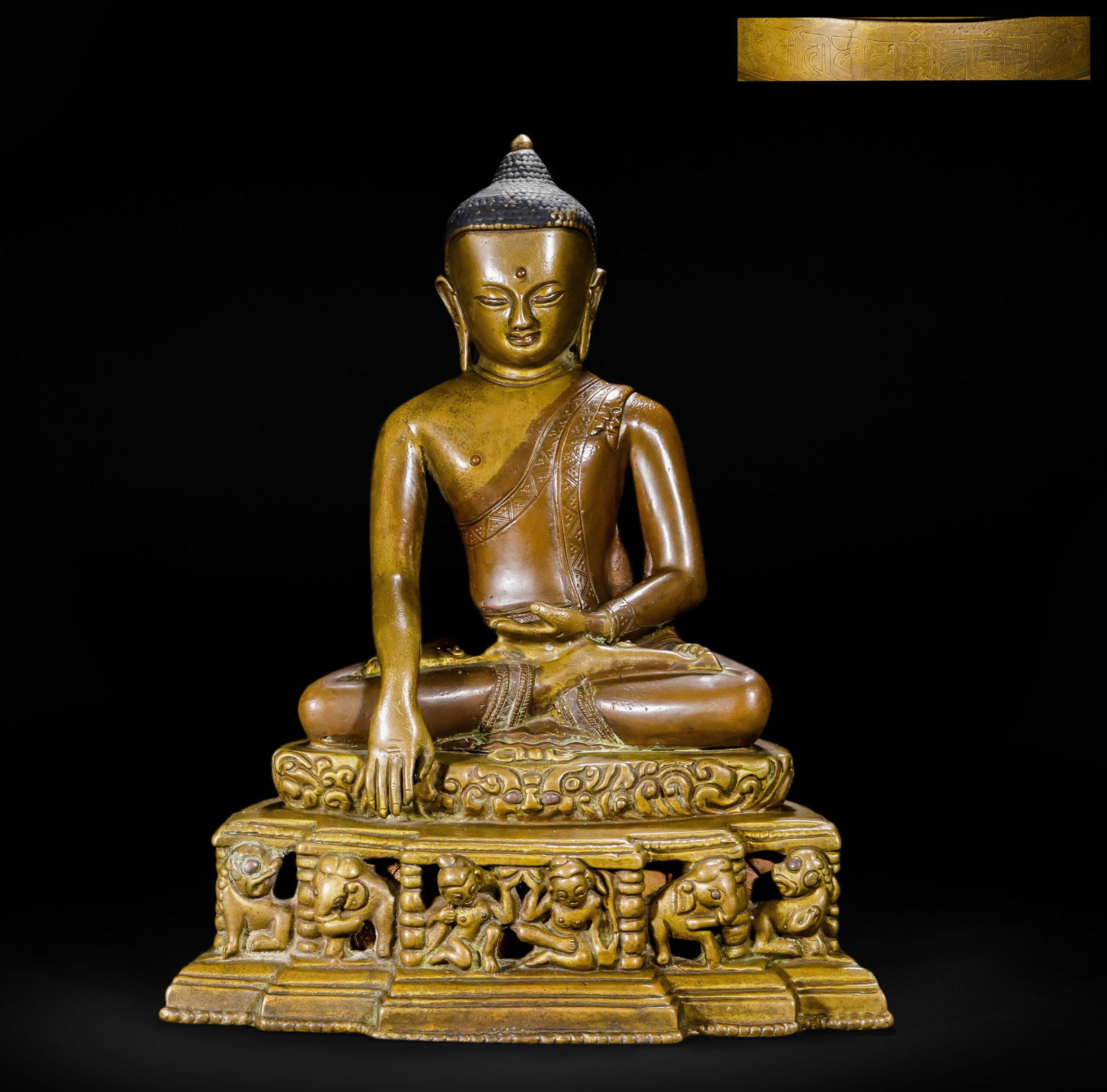 A 17TH-CENTURY GILDED BRONZE STATUE OF SAKYAMUNI BUDDHA: Name A 17TH-CENTURY GILDED BRONZE STATUE OF SAKYAMUNI BUDDHA Dimensions H:28cm W:23cm Weight5000g Condition Additional photographs and condition reports are available upon request as